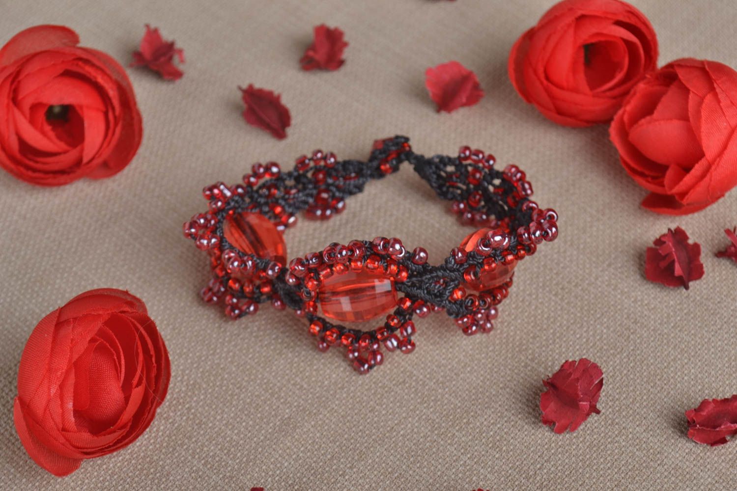 Bracelet perles fantaisie Bijou fait main macramé rouge-noir Cadeau femme photo 1