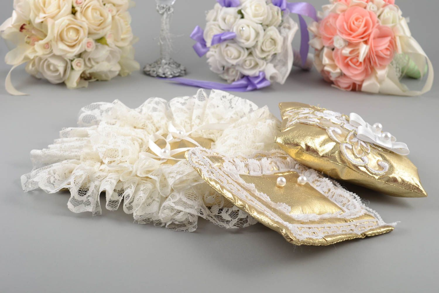 Conjunto de cojines de boda hechos a mano dorados originales 3 artículos foto 1