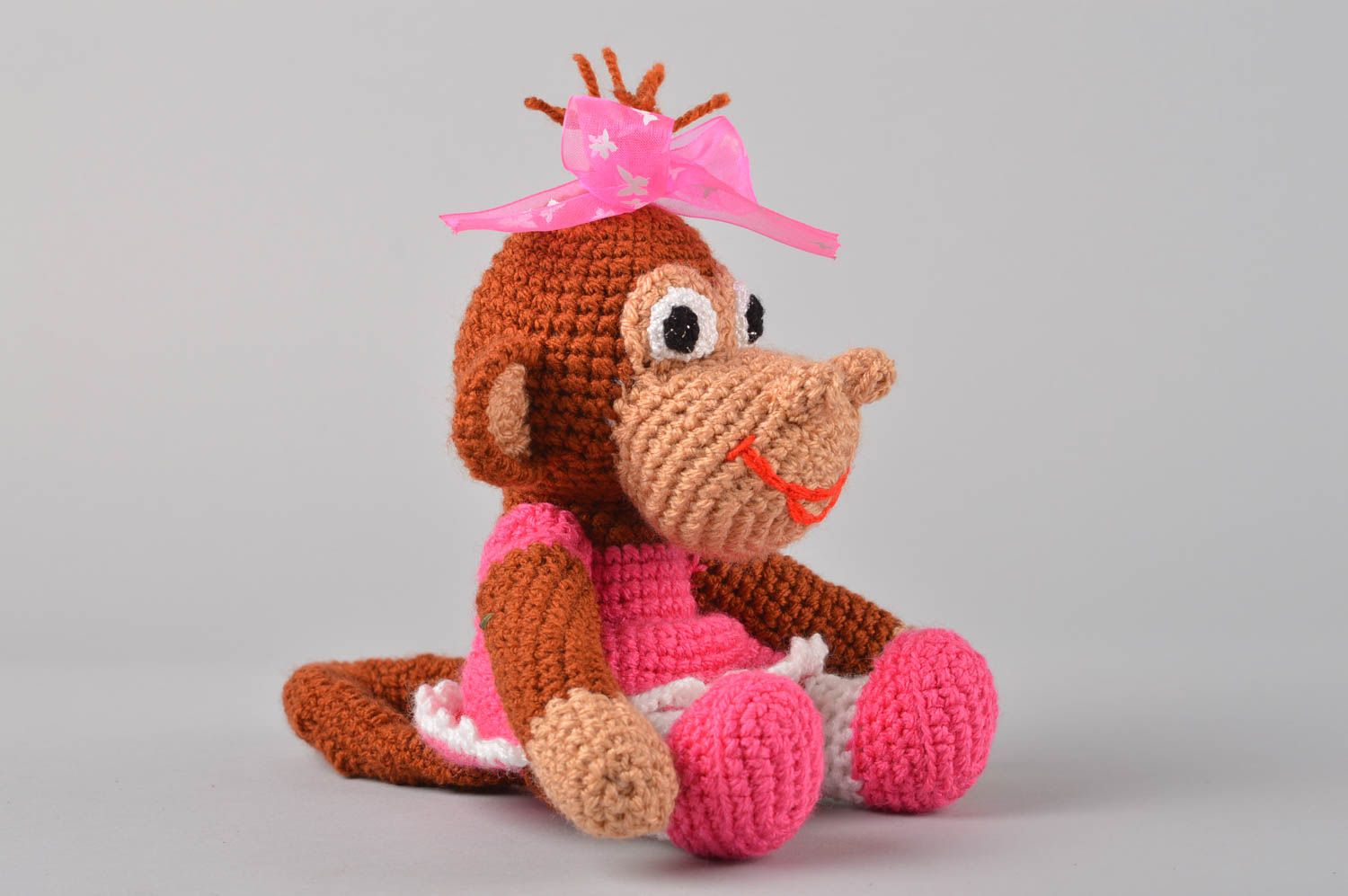 Peluche singe en robe Jouet fait main tricoté au crochet Cadeau pour fille photo 5