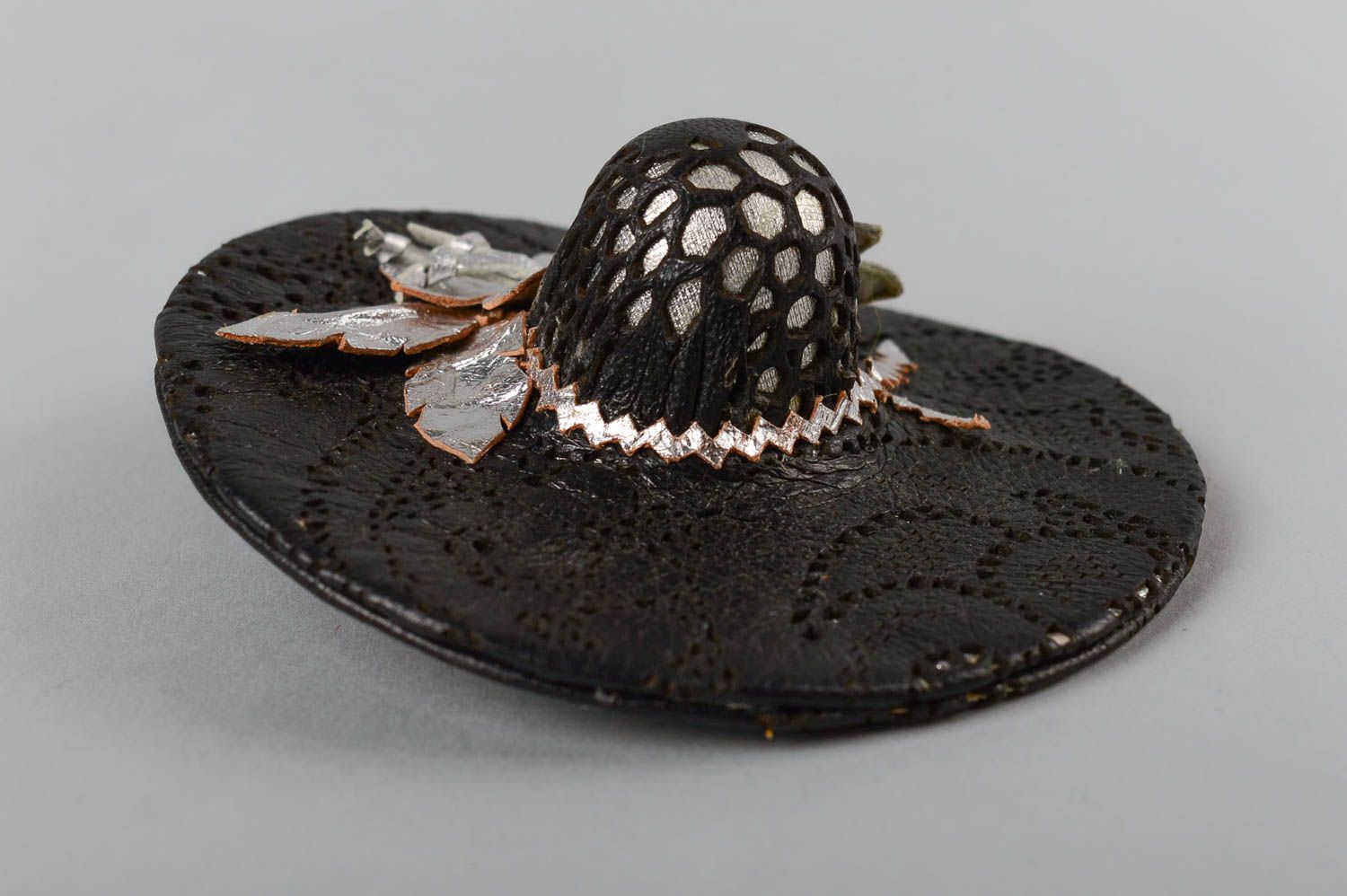 Barrette chapeau faite main Barrette en cuir naturel noir Accessoire cheveux photo 4