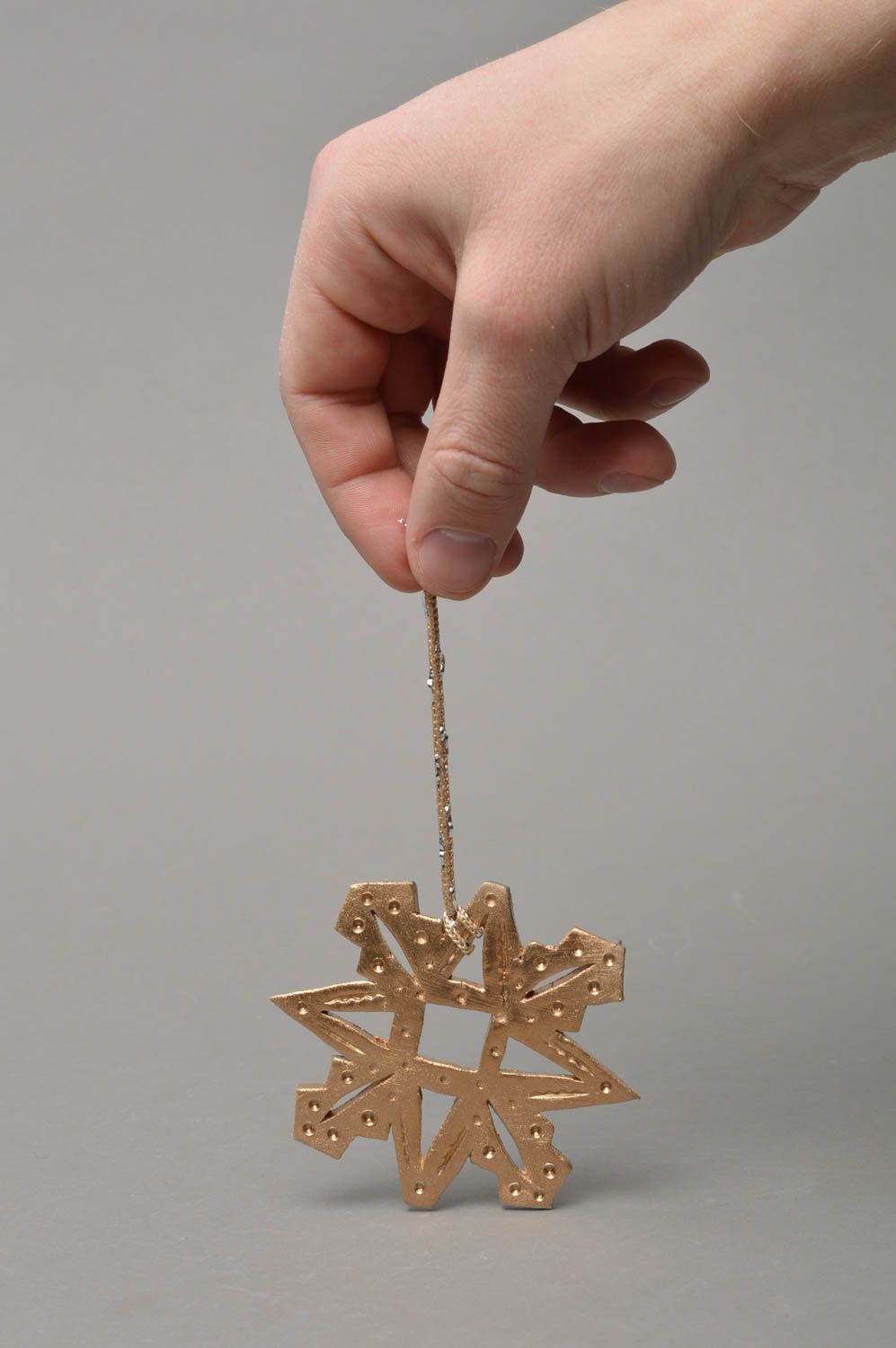 Décoration à suspendre de couleur d'or faite main en porcelaine Flocon de neige photo 4