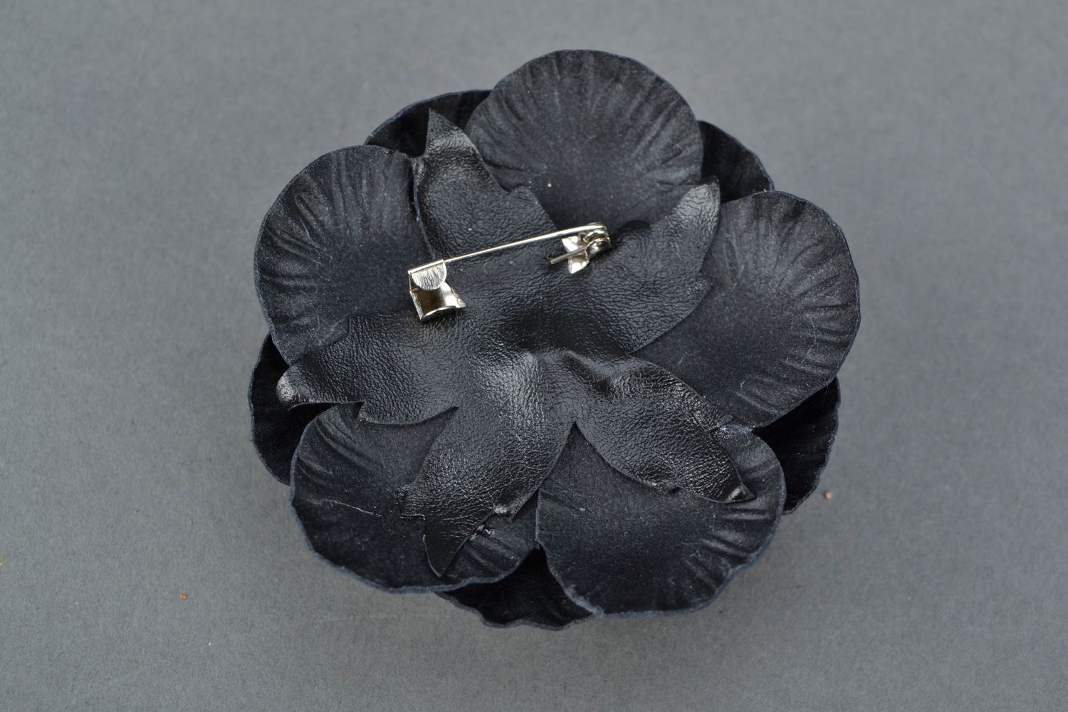 Handgemachte Autoren Brosche Blume aus Leder in Schwarz für Frauen foto 4