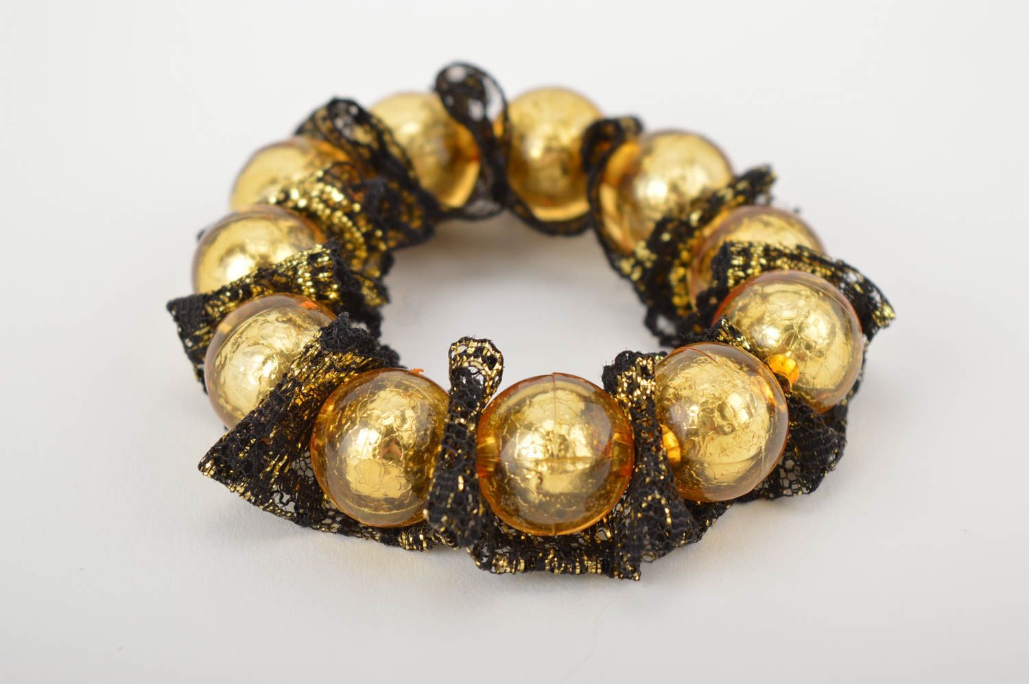 Bracelet fantaisie noir d'or Bijou fait main perles dentelle Accessoire femme photo 3