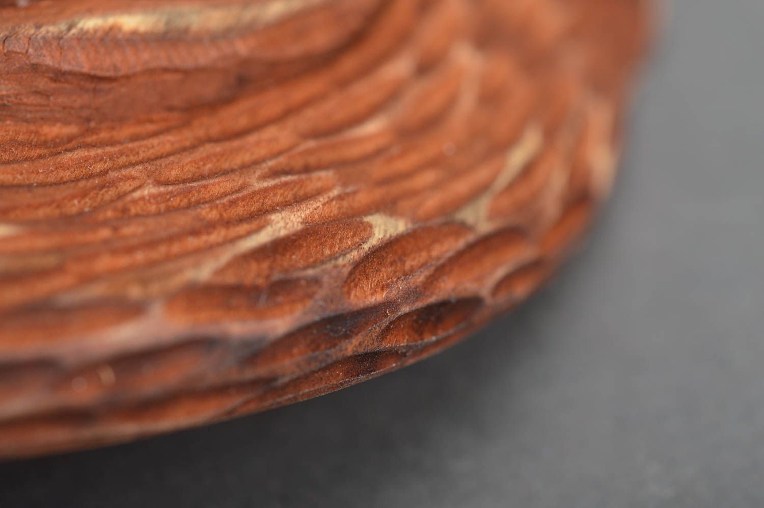 Резное коричневое панно на стену из древесины вербы ручной работы оригинальное фото 4