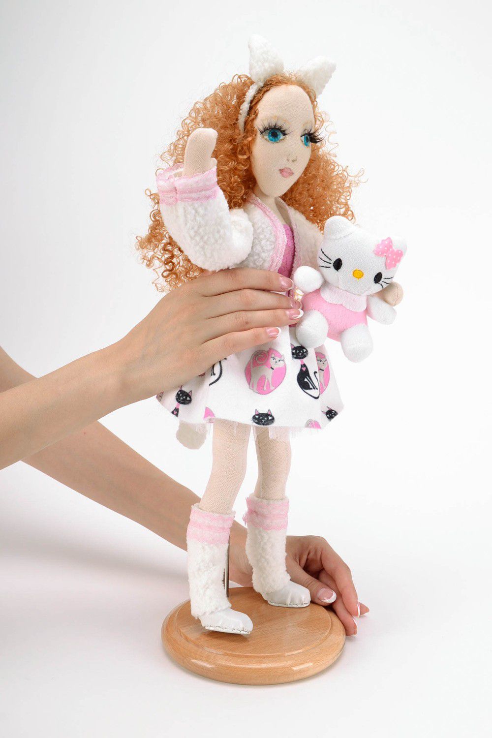 Тканевая интерьерная кукла с подставкой фото 4