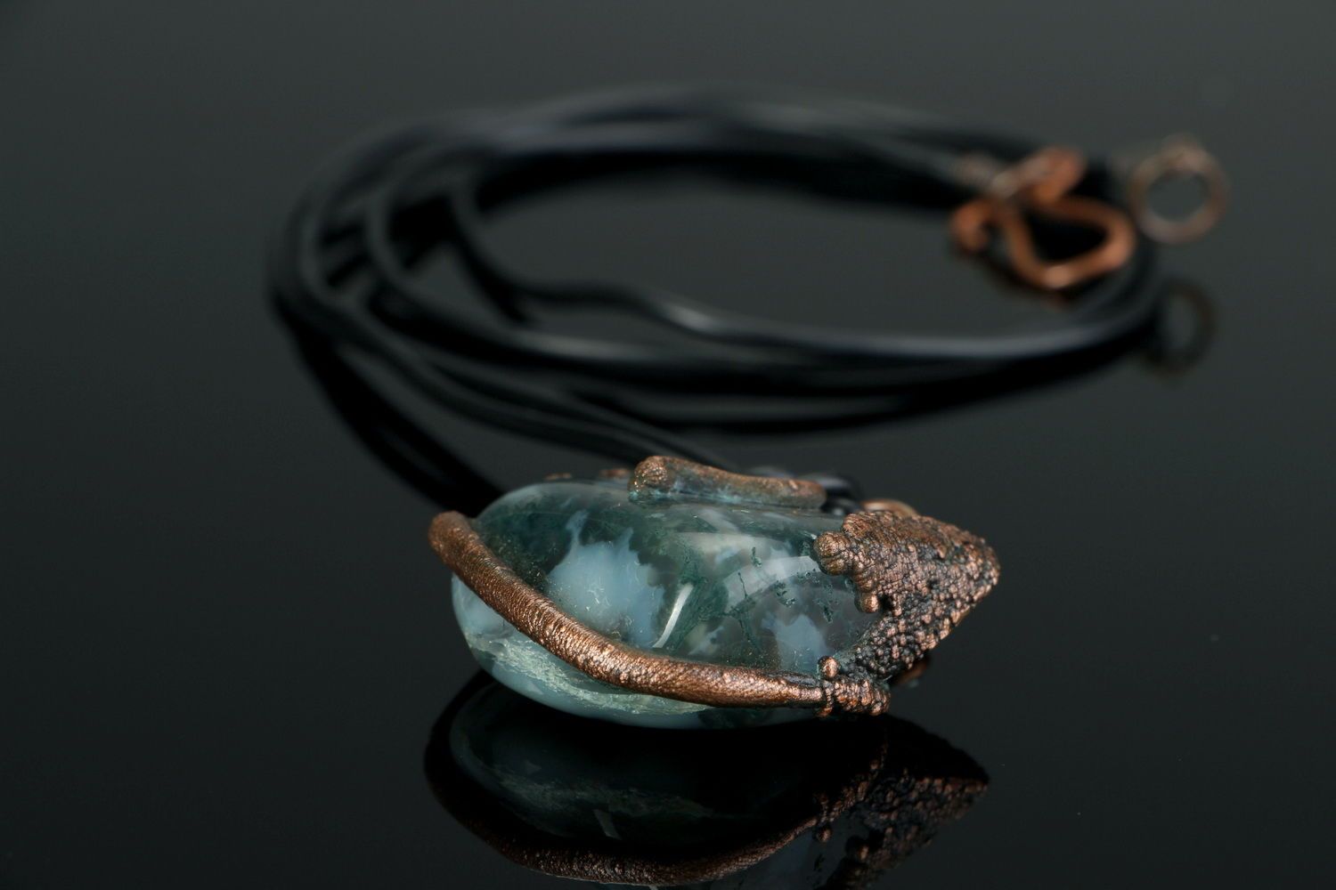 Copper pendant with moss agate photo 3