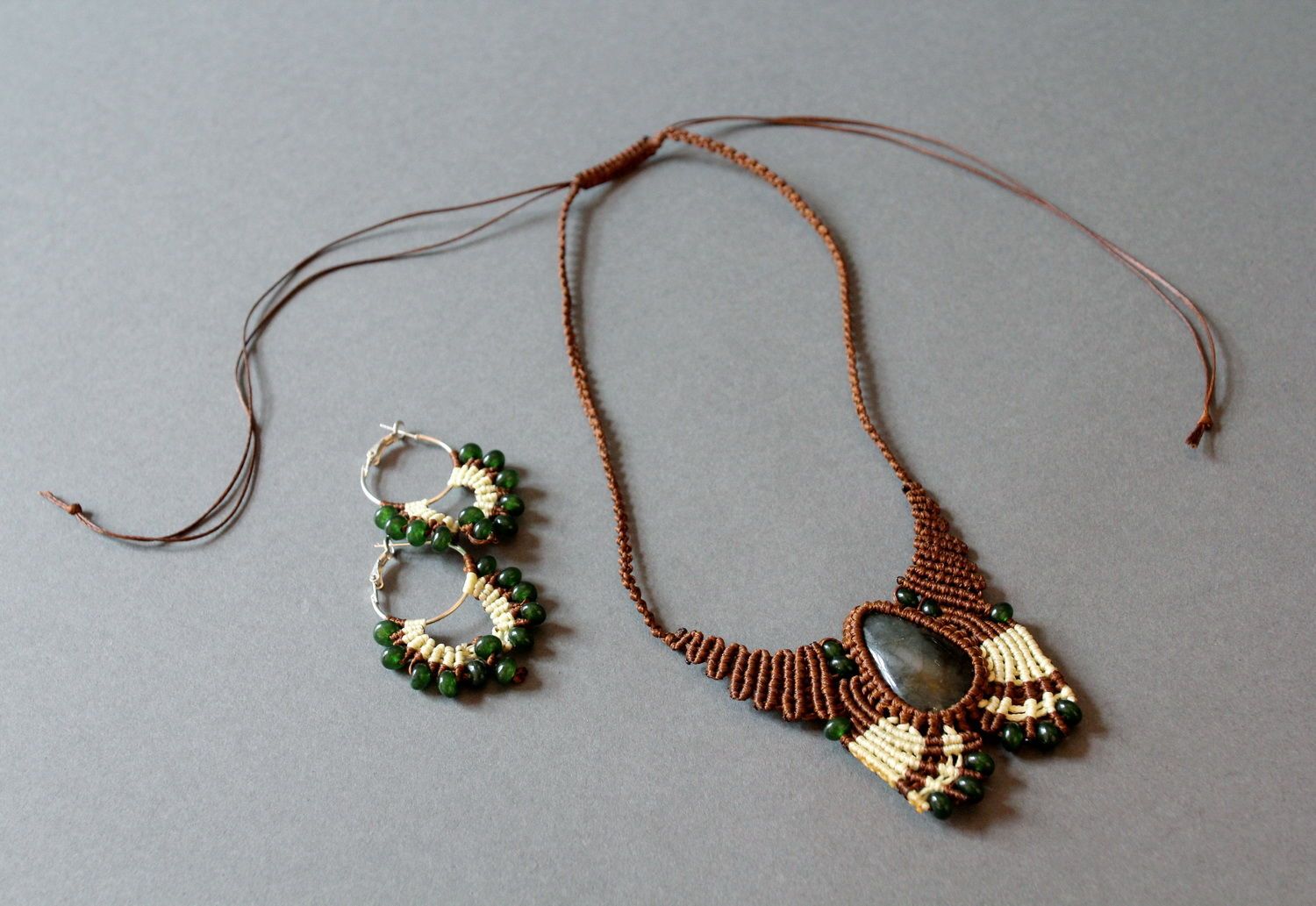 Set de bijoux: collier et boucles d'oreilles fait main photo 3