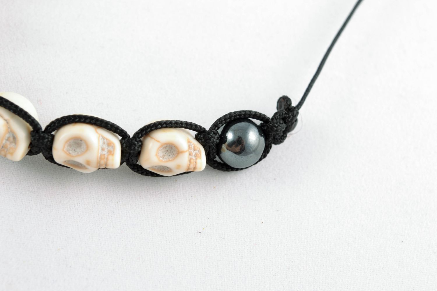 Bracelet woven of beads in the shape of skulls photo 5