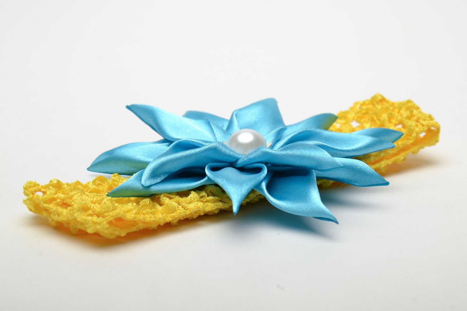 Gelbes Haarband mit Blume blauer Farbe foto 2