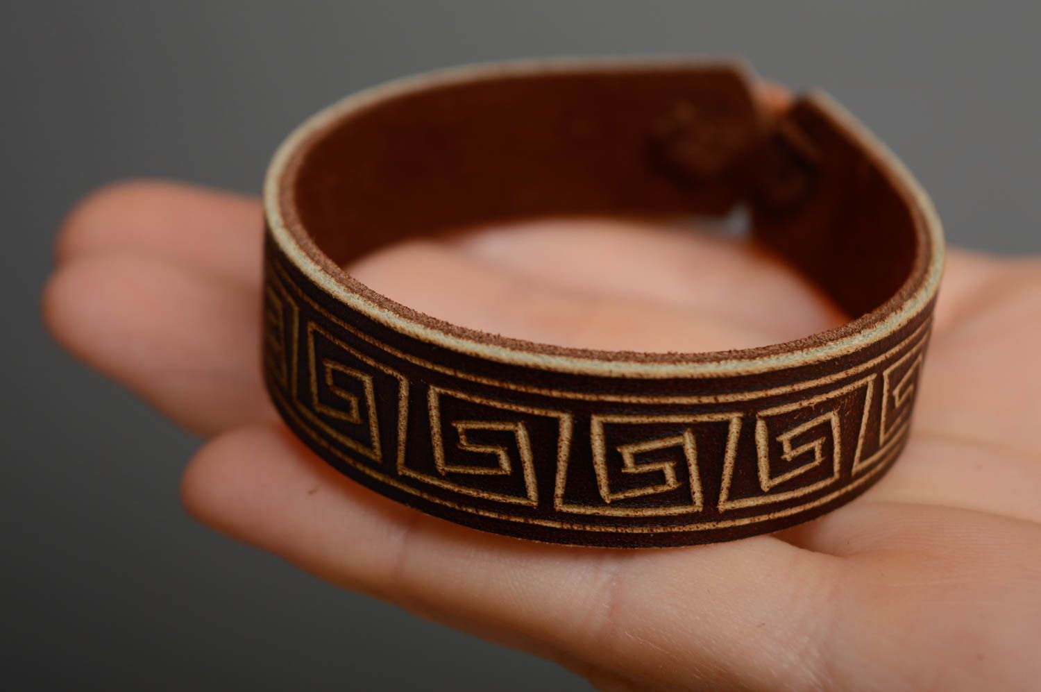 Carved genuine leather bracelet photo 4