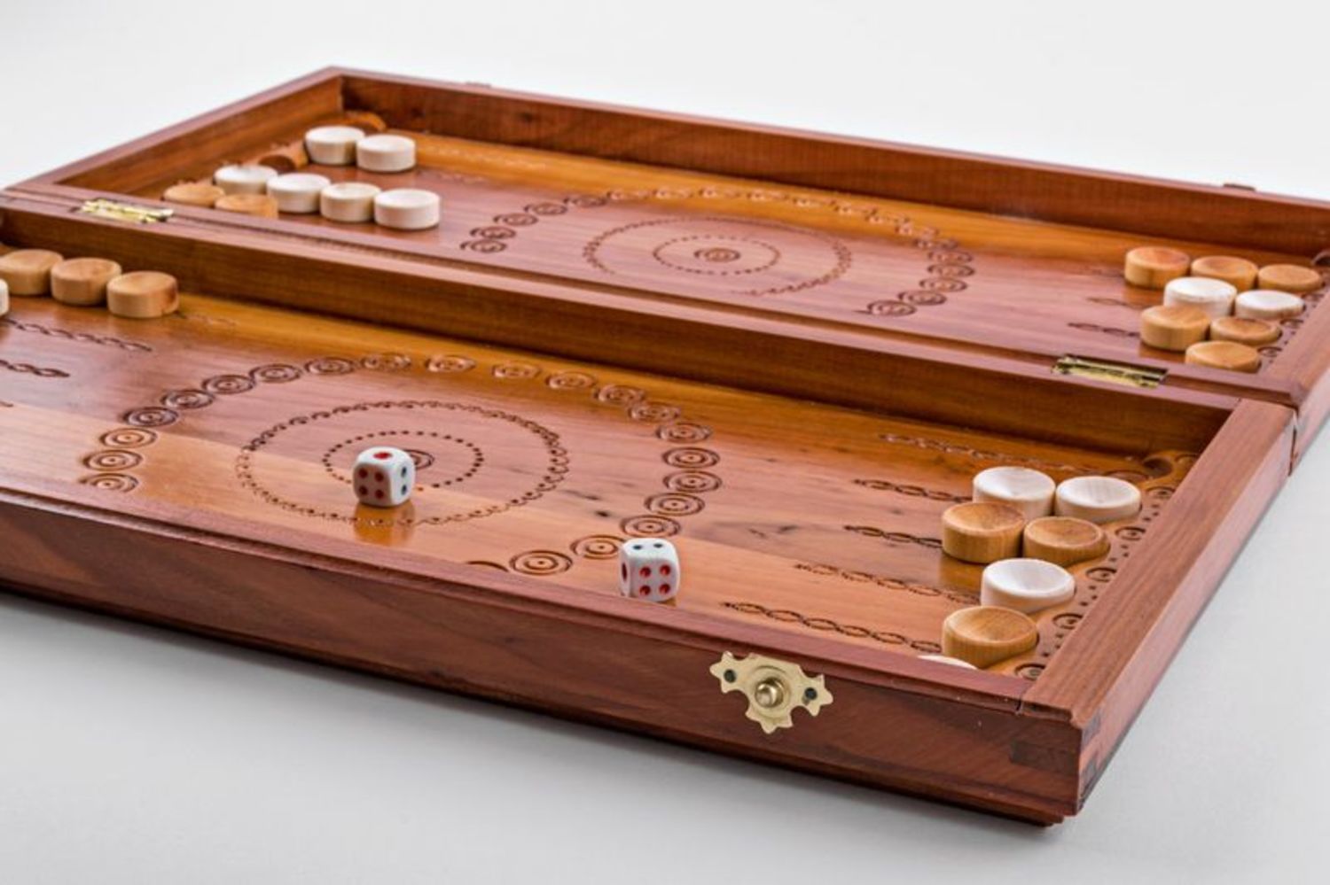 Backgammon di legno fatto a mano Giochi da tavolo Backgammon intagliato 
 foto 6