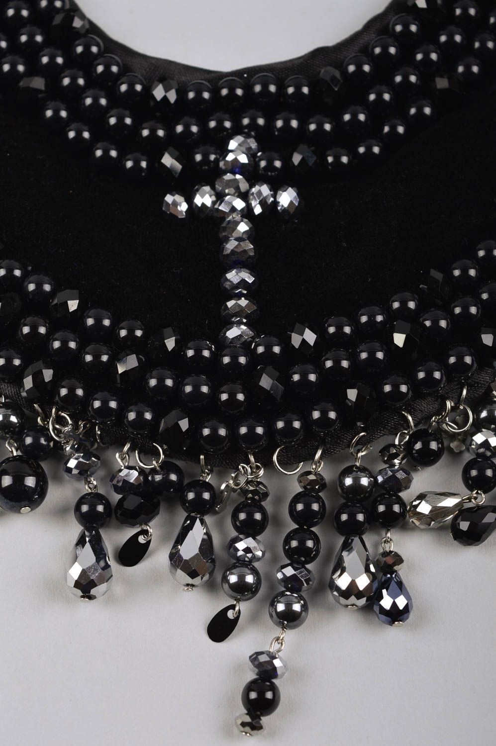 Collier plastron noir Bijou fait main textile avec perles fantaisie Cadeau femme photo 3