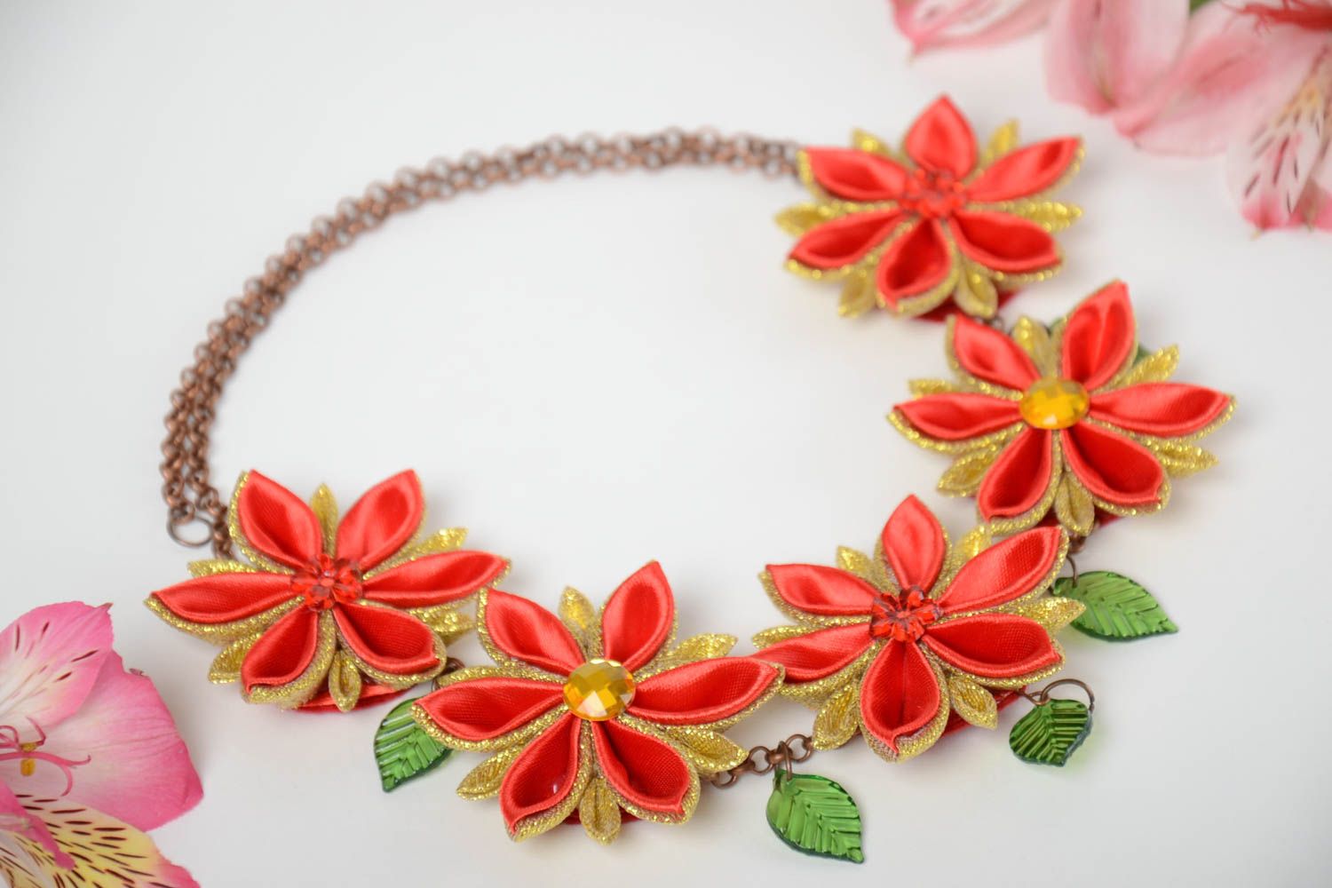 Handmade massives Collier mit Kanzashi Blumen aus Atlasbändern schön rot foto 1