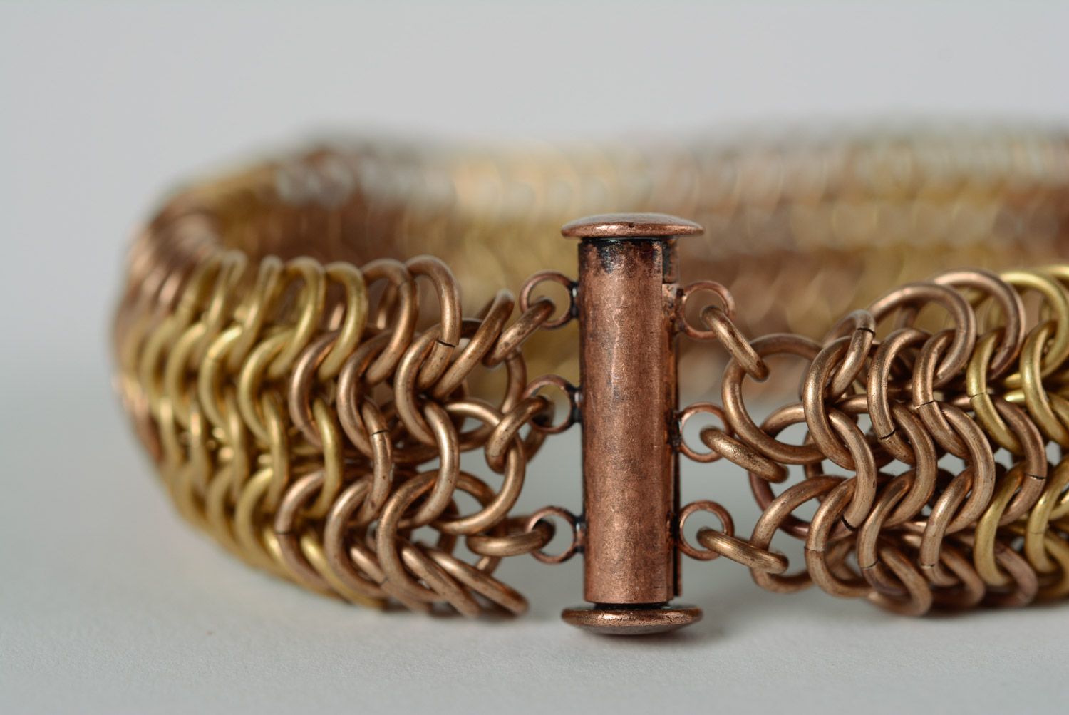 Широкий браслет кольчужного плетения наручный из латуни и бронзы унисекс хендмэйд фото 2