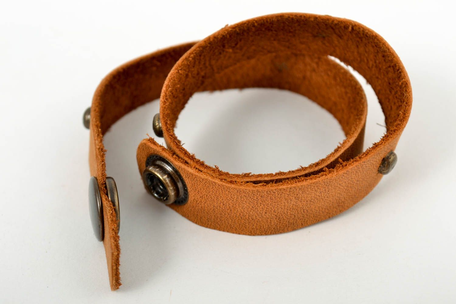 Широкий кожаный браслет хэнд мэйд коричневый браслет на руку украшение из кожи фото 2