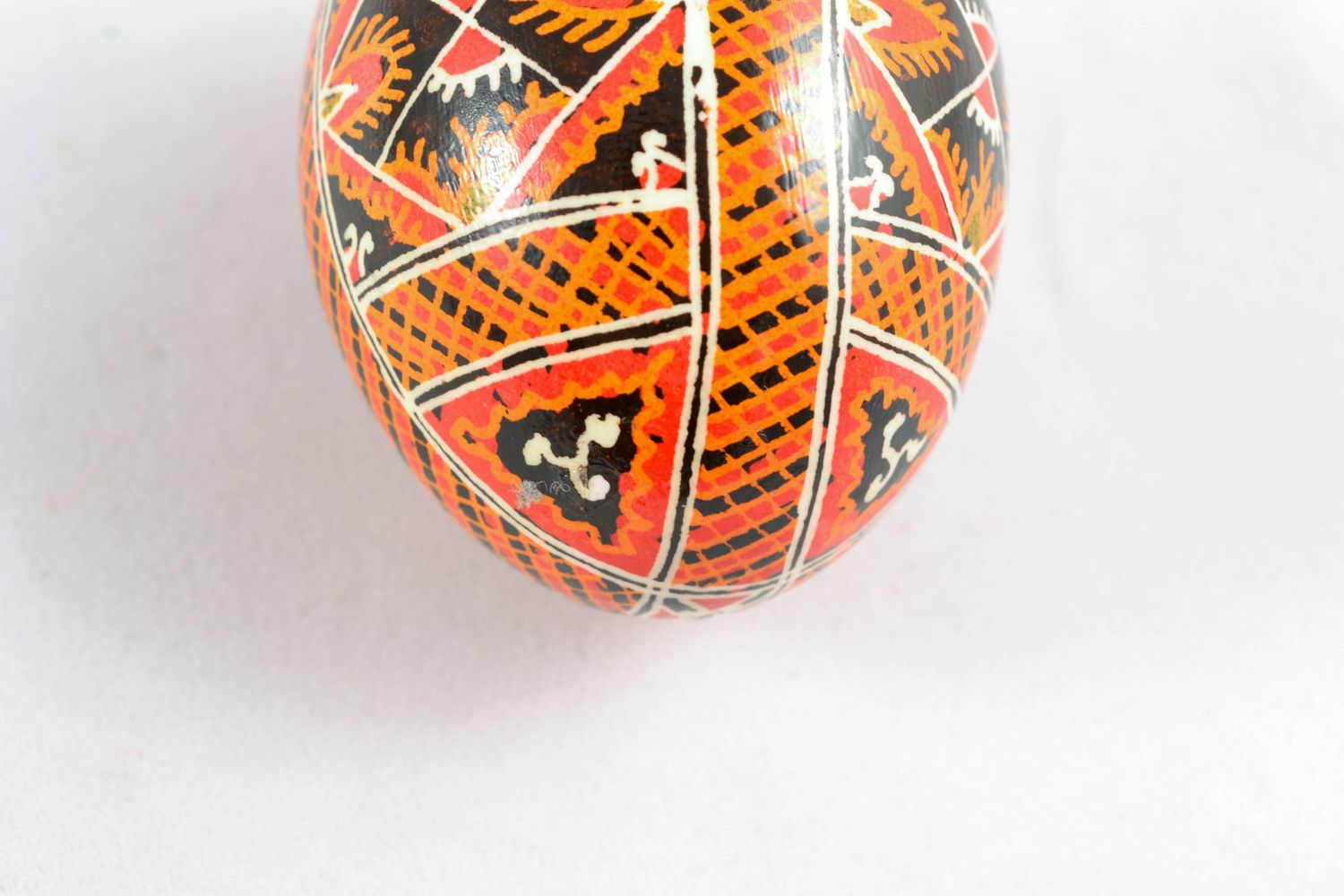 Пасхальное яйцо с густым орнаментом фото 4