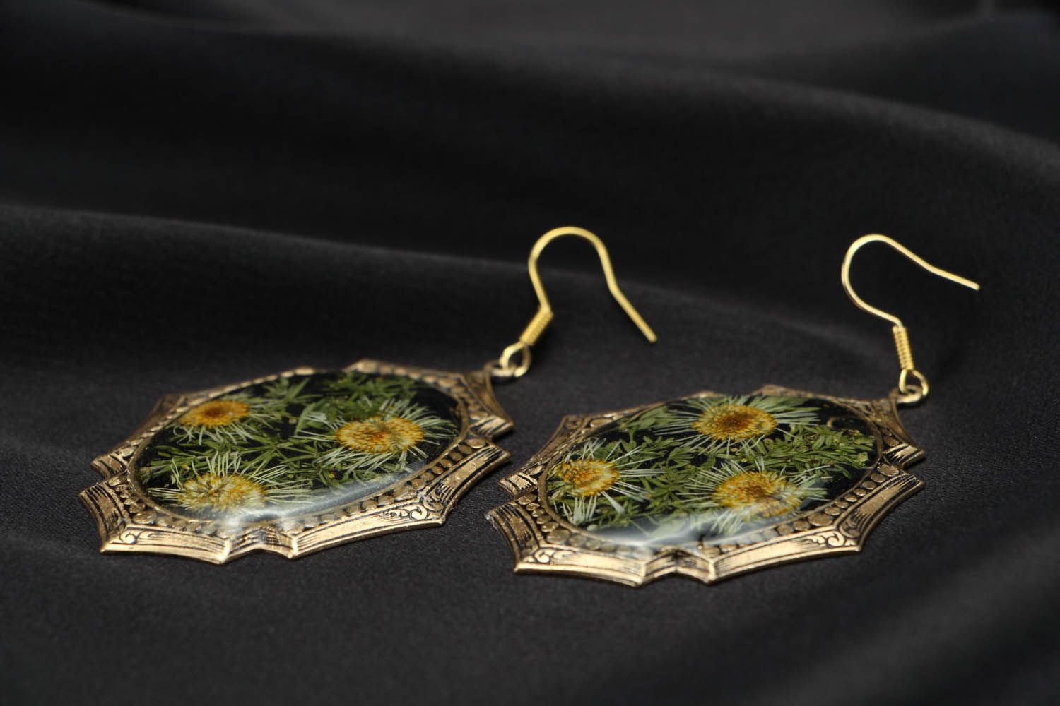 Handmade earrings with wild daisies photo 3