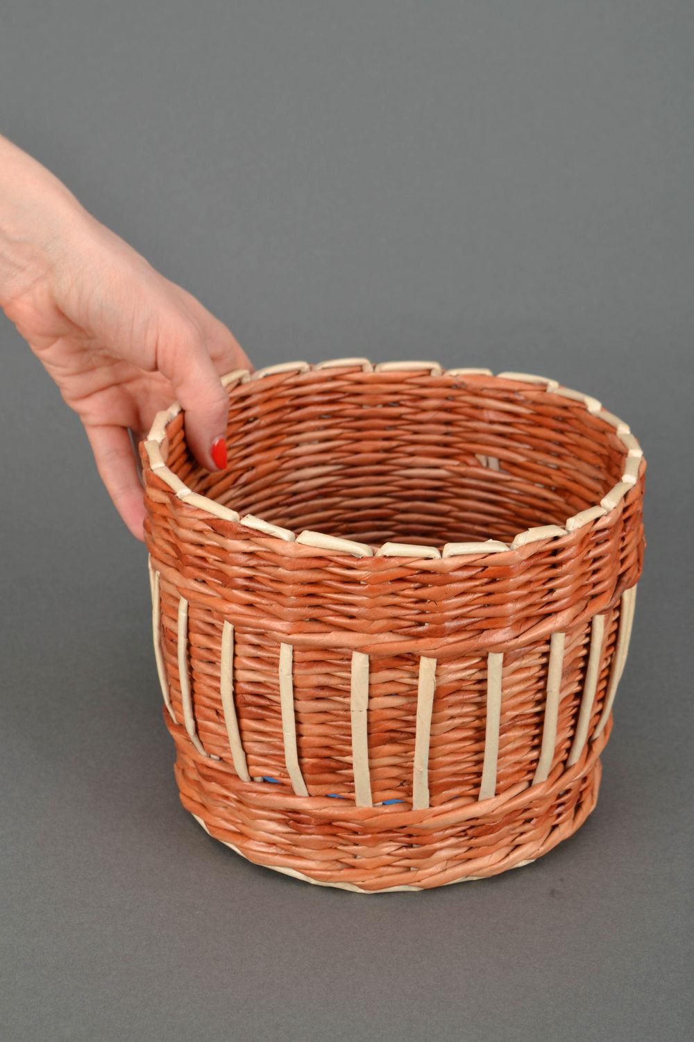 Flowerpot cover woven of paper rod photo 2