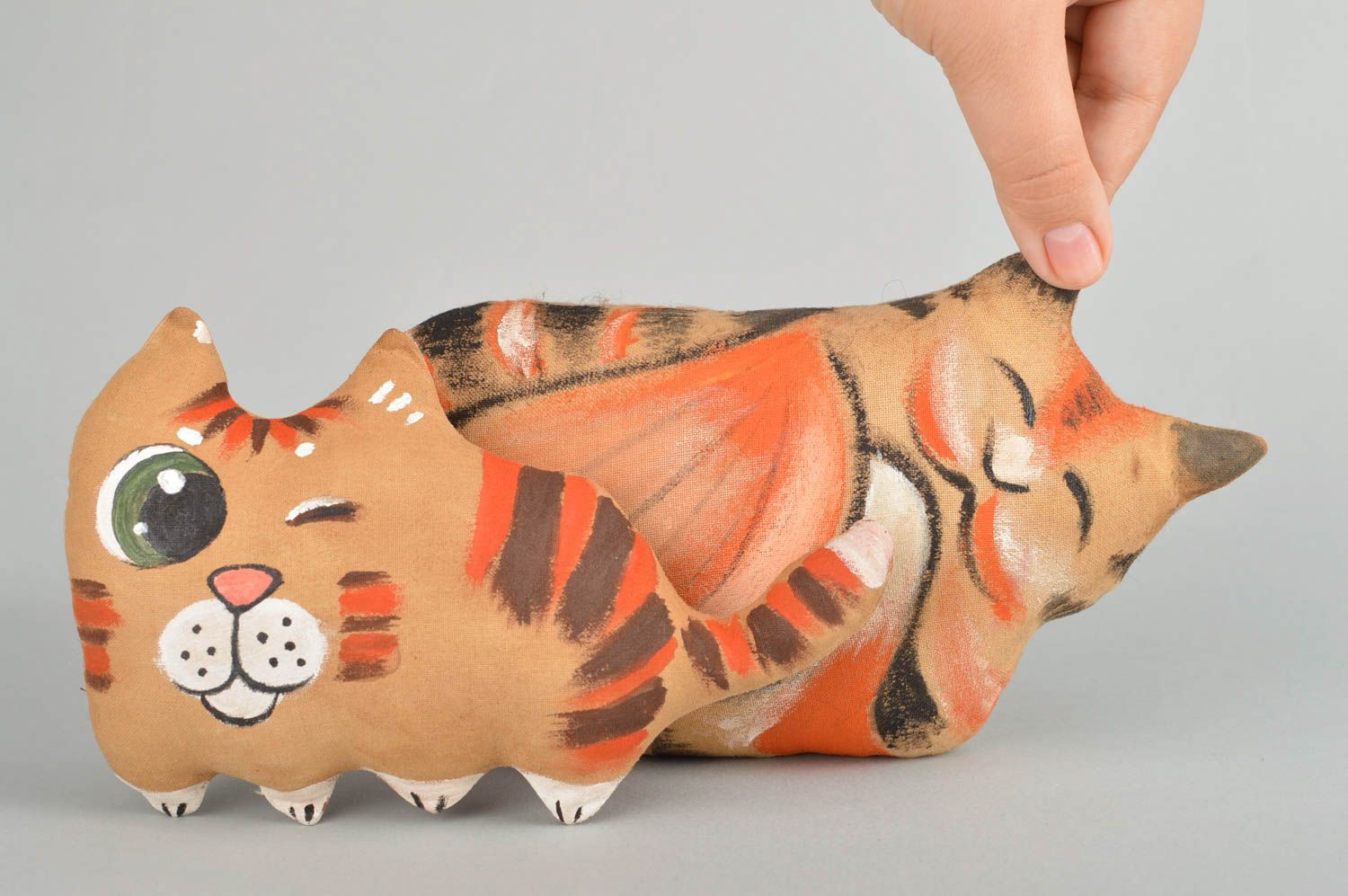 Комплект мягких игрушек ручной работы с ароматом в виде кошки и котенка декор фото 3