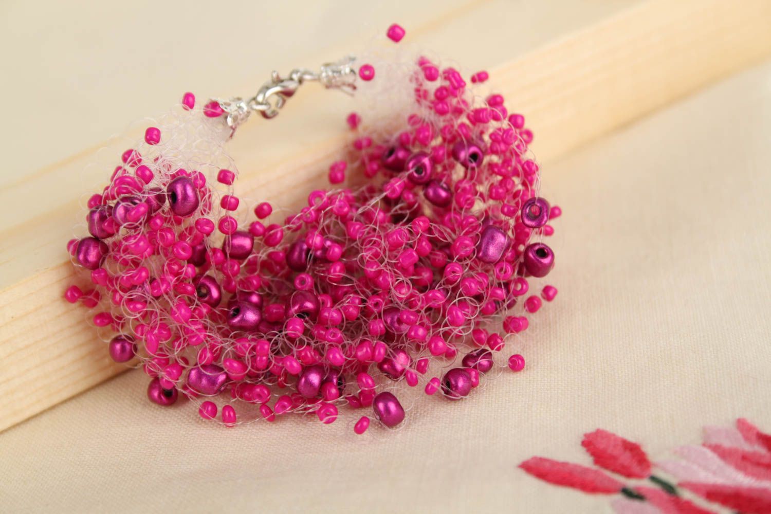 Bracelet perles rocaille Bijou fait main rose design Accessoire femme original photo 1