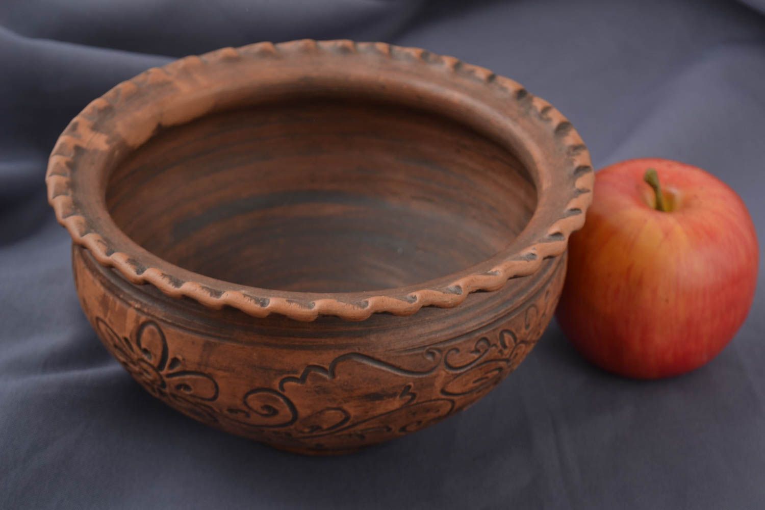 Geschirr aus Ton handgeschaffen Schüssel Keramik originell Deko Küche modern foto 1