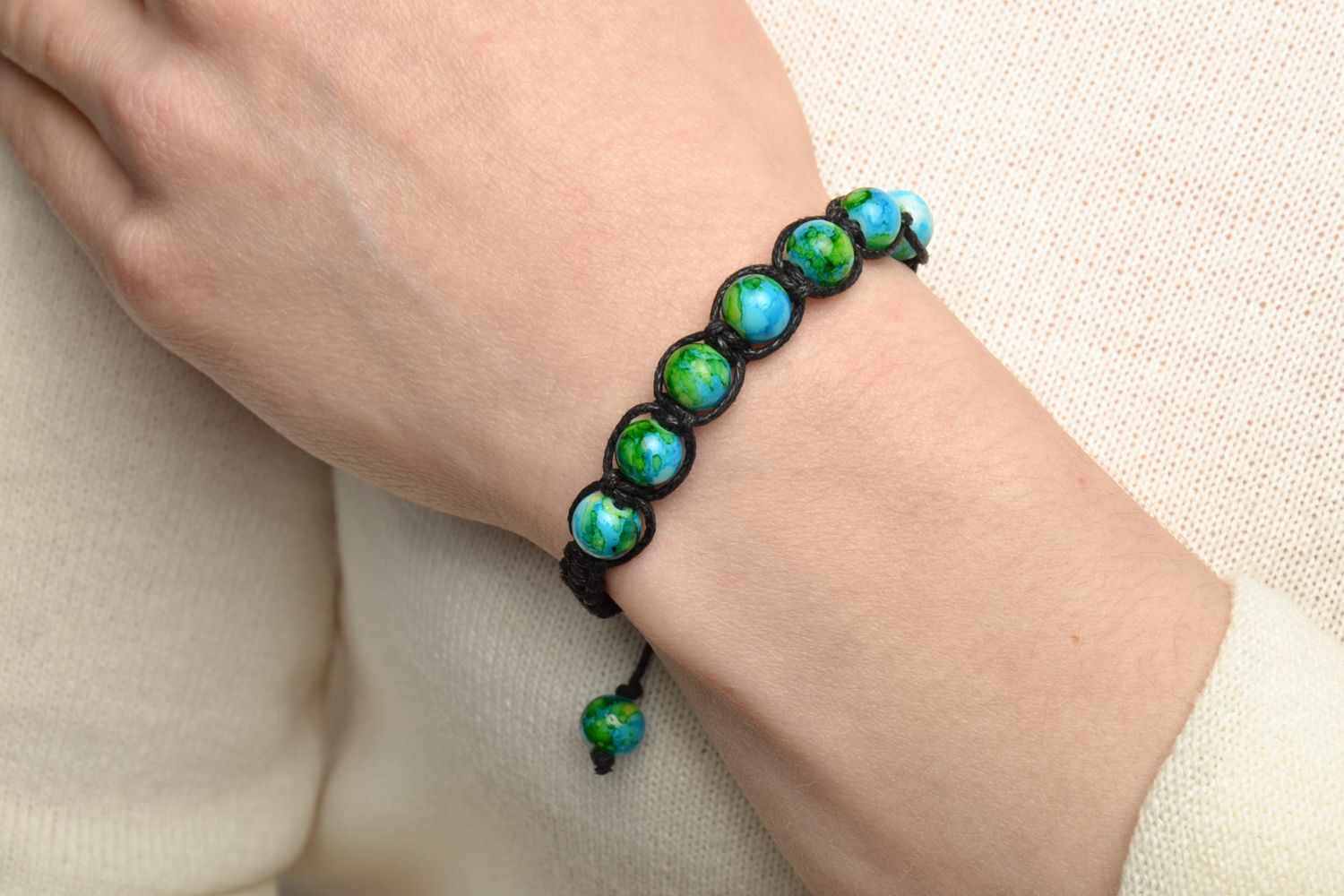 Bracelet tressé en lacet ciré et perles plastiques bleu femme fait main photo 5