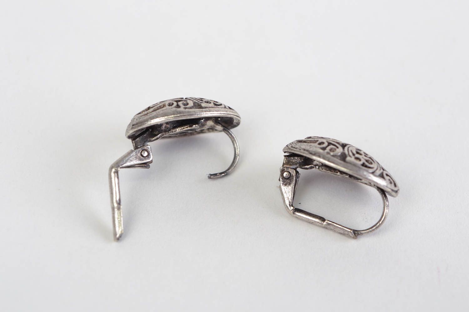 Handmade neat oval ornamented stud earrings cast of hypoallergenic metal alloy  photo 4