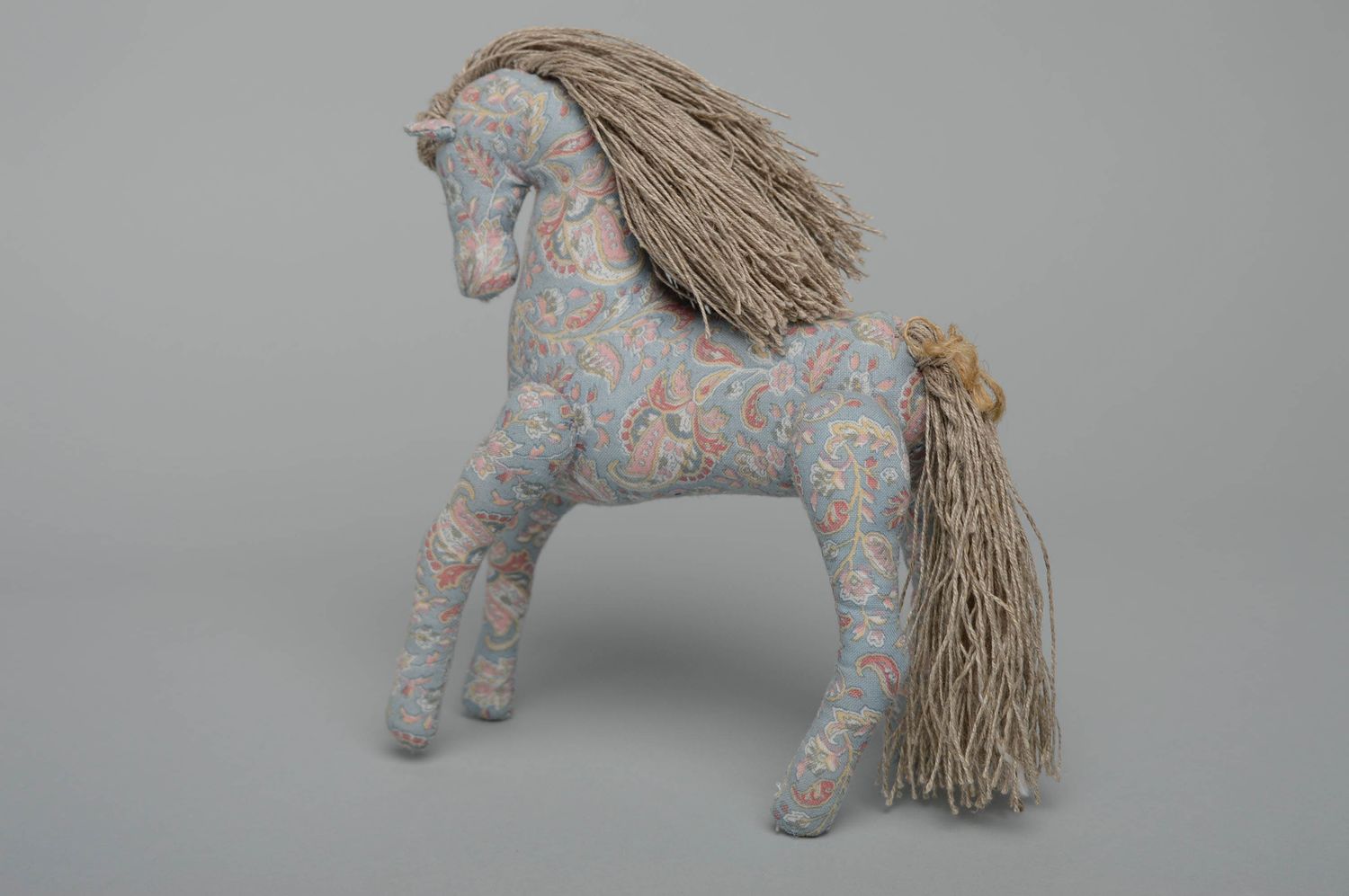 Текстильная игрушка лошадка с пышной гривой фото 1