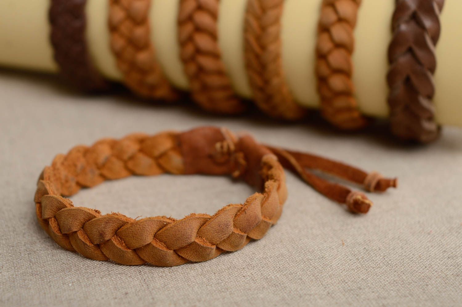 Brown thin woven leather bracelet photo 2