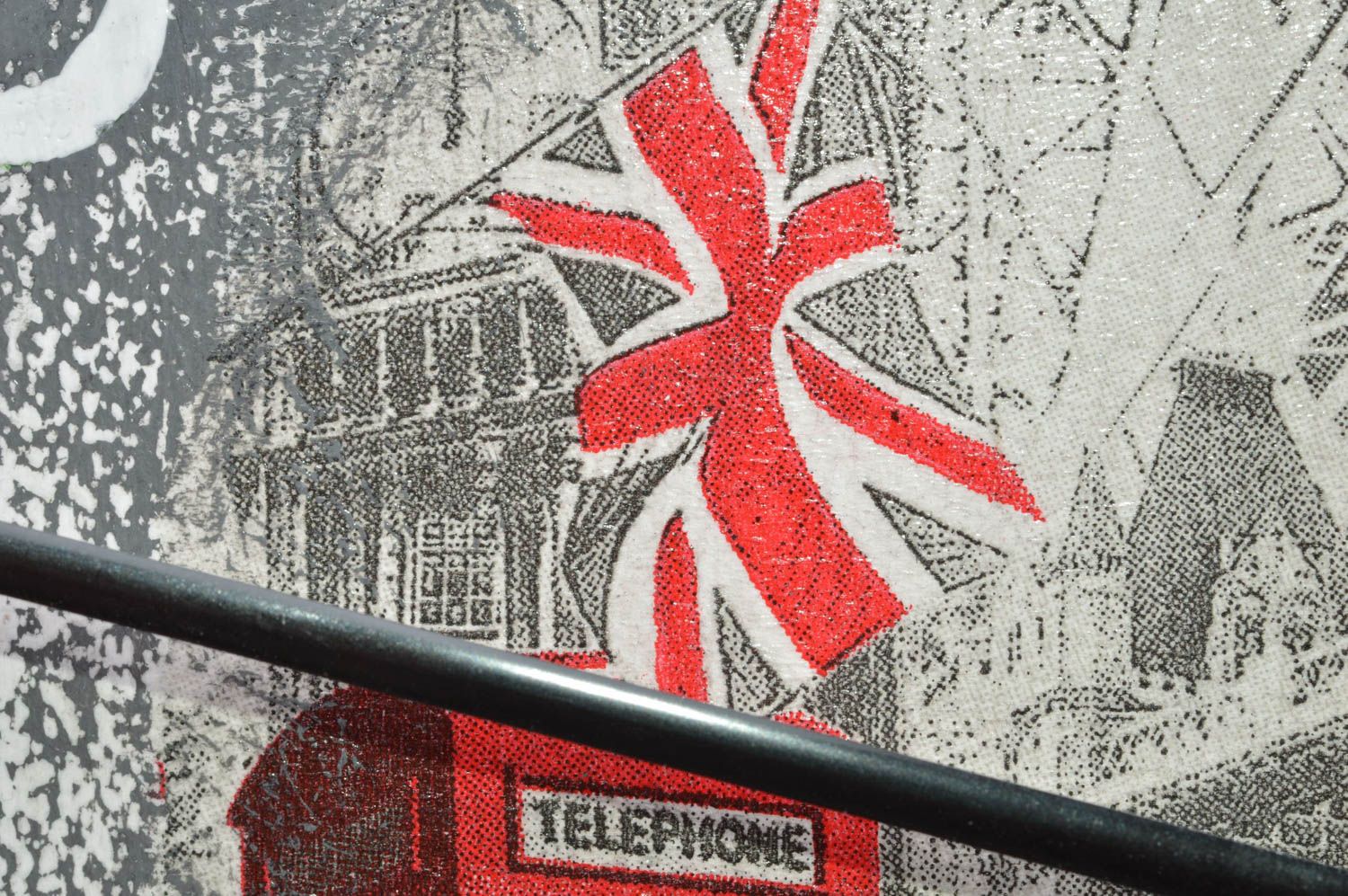 Horloge faite main en panneau de fibres ronde décoration serviettage Londres photo 3