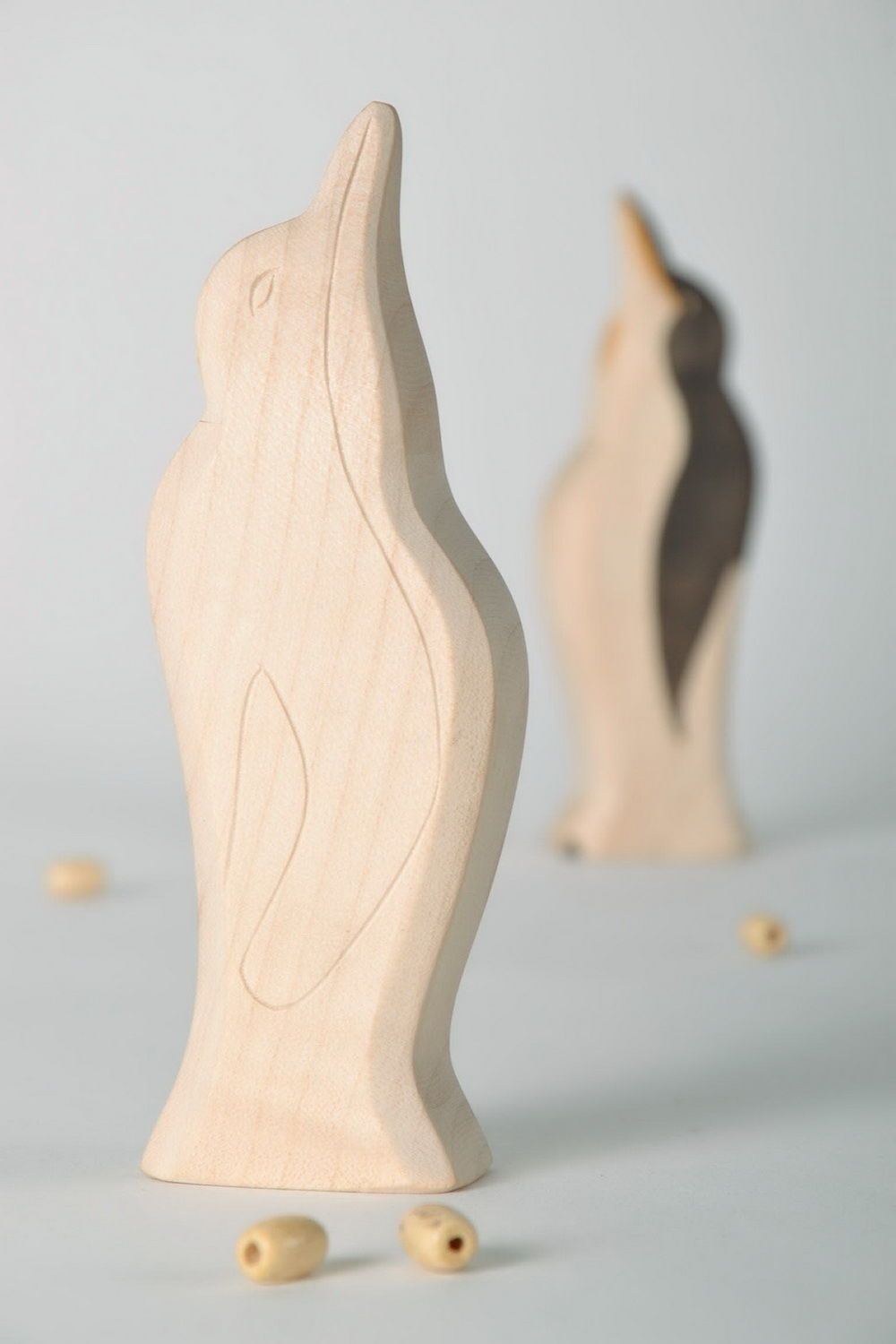 Figurilla de madera tallada a mano Pingüino foto 1