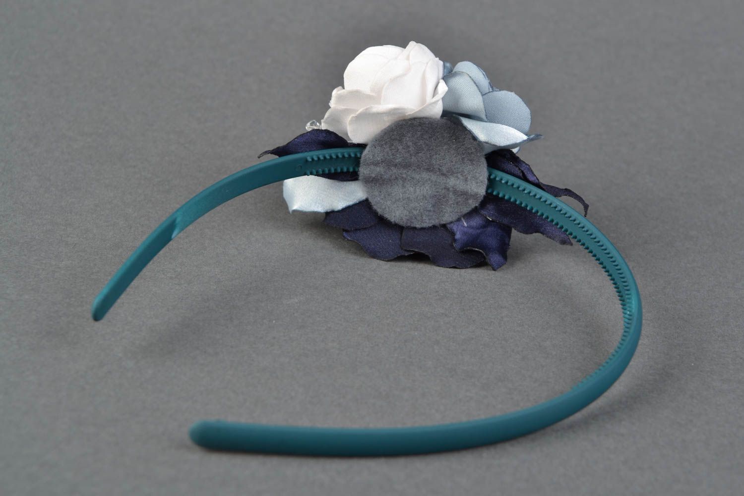 White and blue floral headband with satin ribbons photo 4