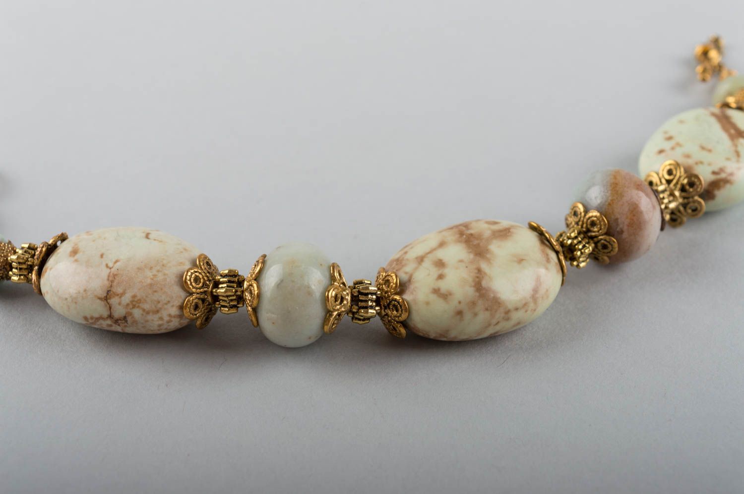Elegant cute graceful designer handmade bracelet made of jade and brass photo 4