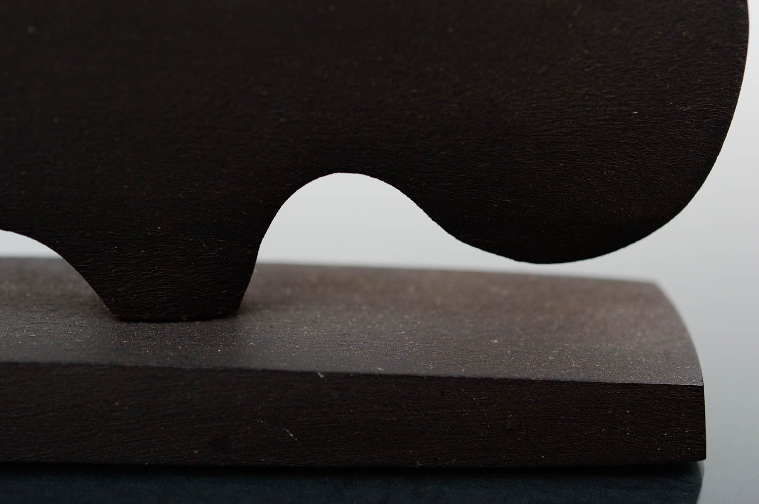 Деревянная фигурка бегемот черный на подставке ручной работы красивый хэнд мейд фото 3