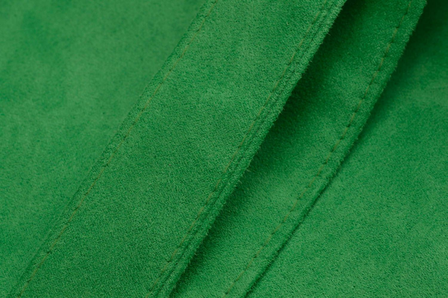 Зеленая сумка из искусственной замши с внутренним карманом на магните хенд мейд фото 4
