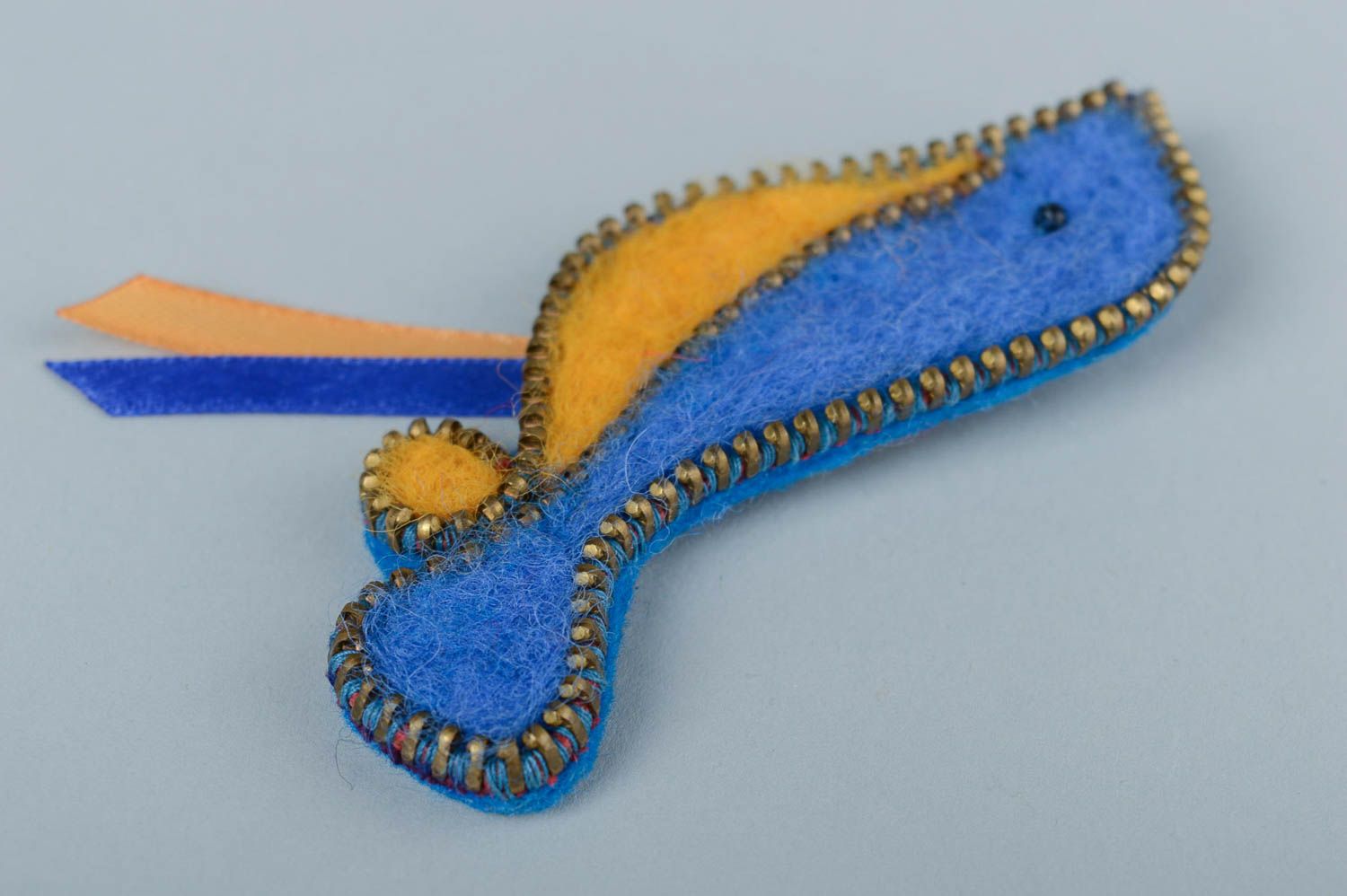 Vogel Brosche Accessoire für Frauen handgemachter Schmuck aus Wolle blau gelb foto 3
