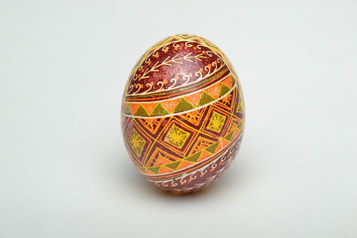 Oeuf de Pâques peint à l'aniline et cire avec motifs ethniques pysanka original photo 4