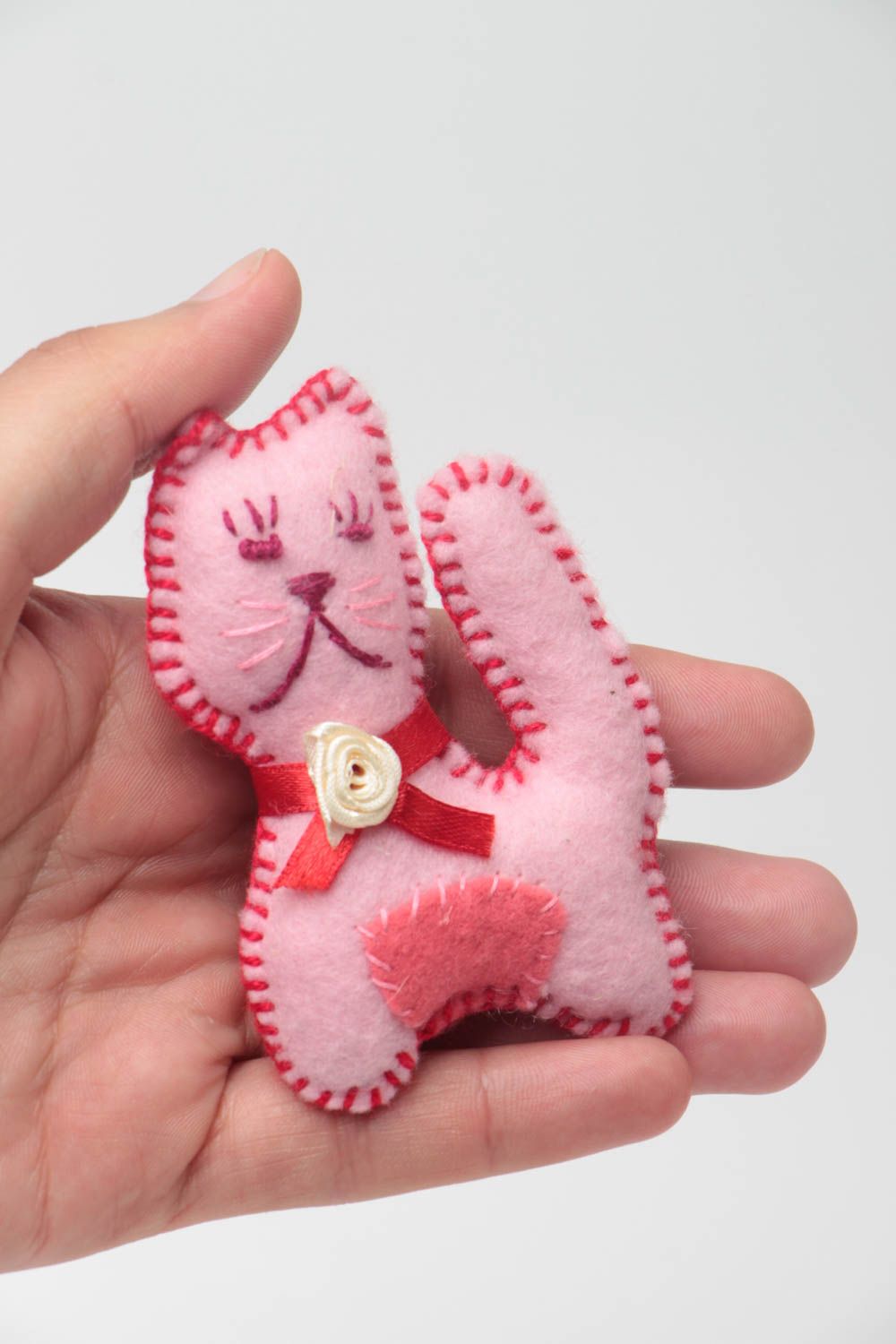Кот игрушка из фетра ручной работы мягкая розовая маленькая красивая авторская фото 5