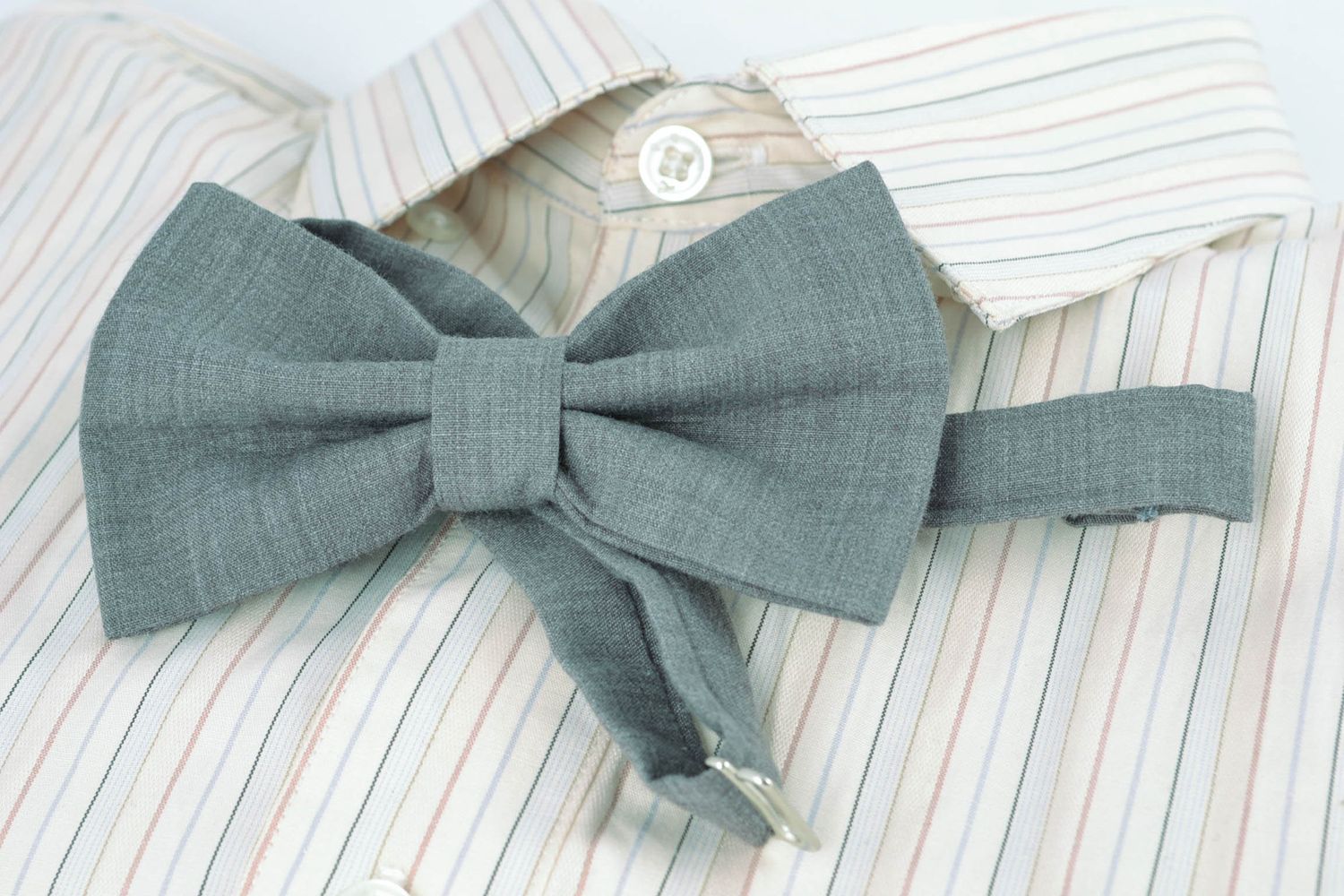 Classic fabric bow tie of gray color photo 1