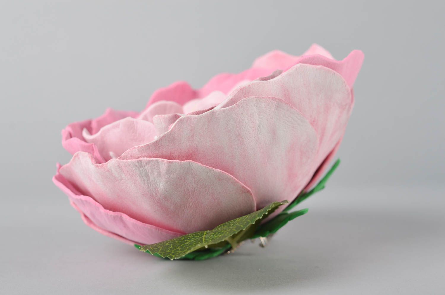 Заколка для волос брошь ручной работы цветок из фоамирана пион розовый крупный фото 3