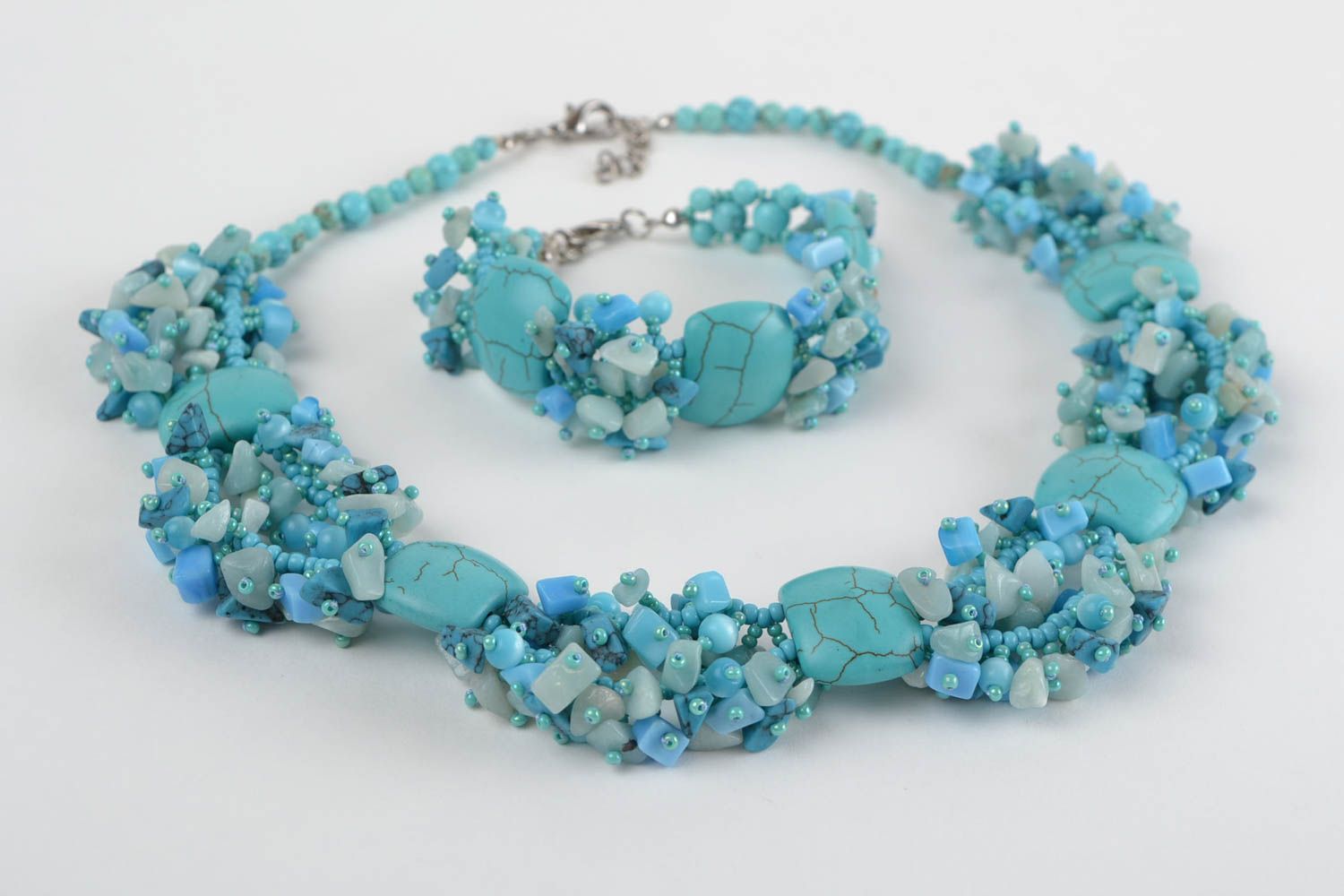 Ensemble de collier et bracelet bleu ciel en pierres naturelles faits main photo 4