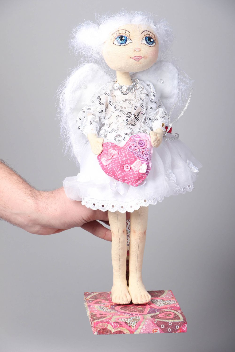 Мягкая кукла на подставке тканевая для декора детской фото 4