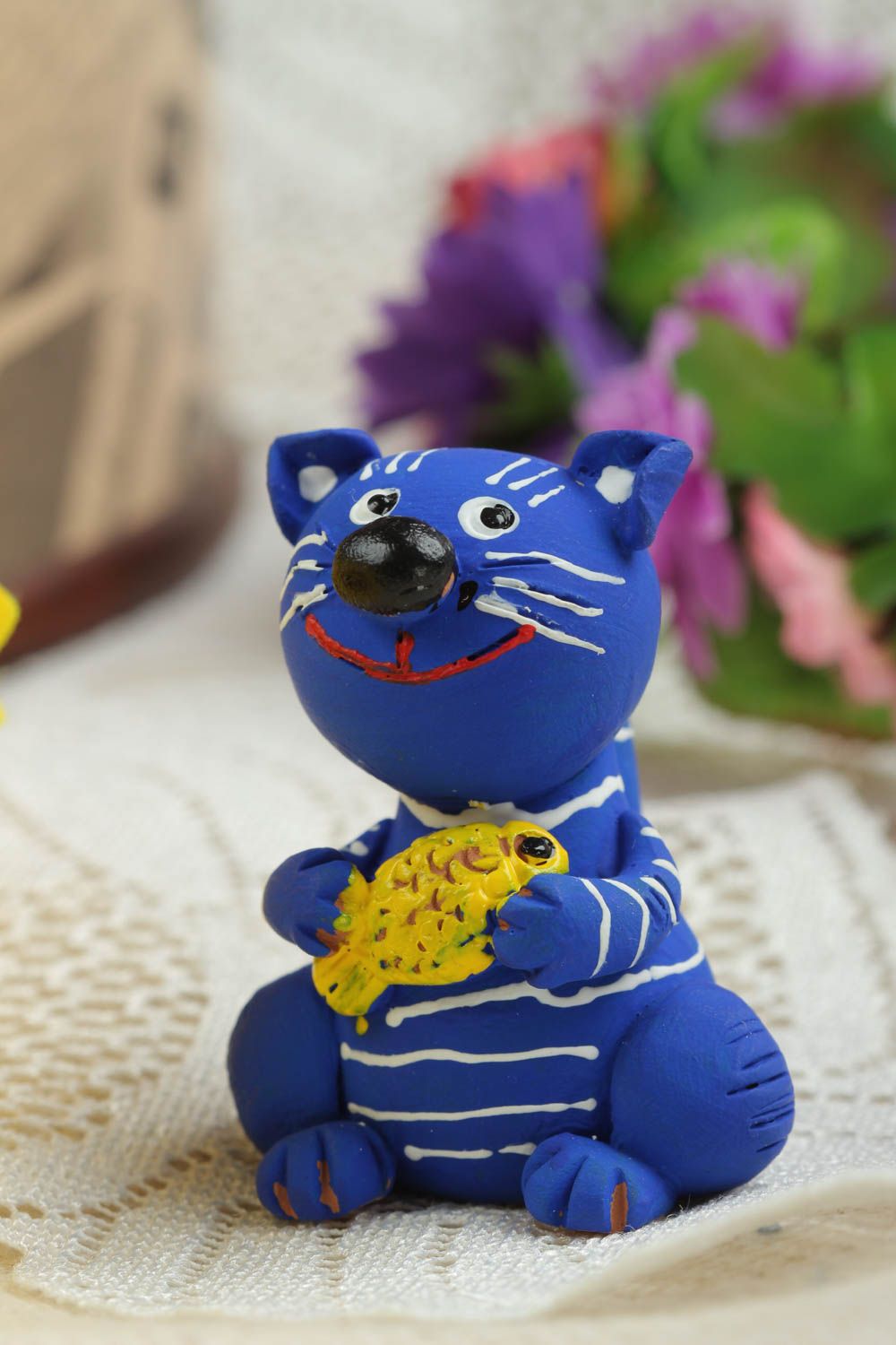 Статуэтка ручной работы хитрый кот статуэтка для декора фигурка из глины котик фото 1
