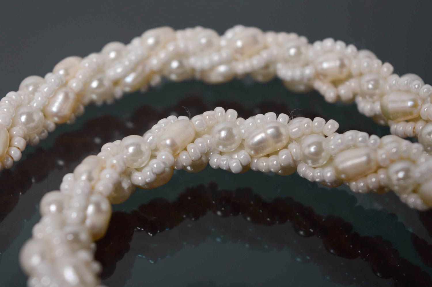 Thin beaded necklace with river pearls photo 2