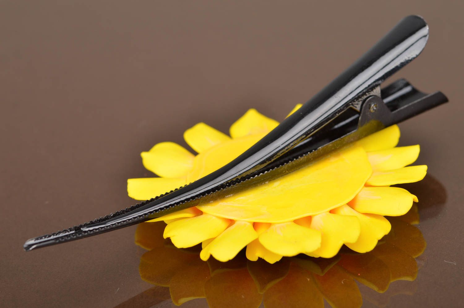 Barrette à cheveux avec belle fleur jaune Tournesol faite main en pâte polymère photo 4