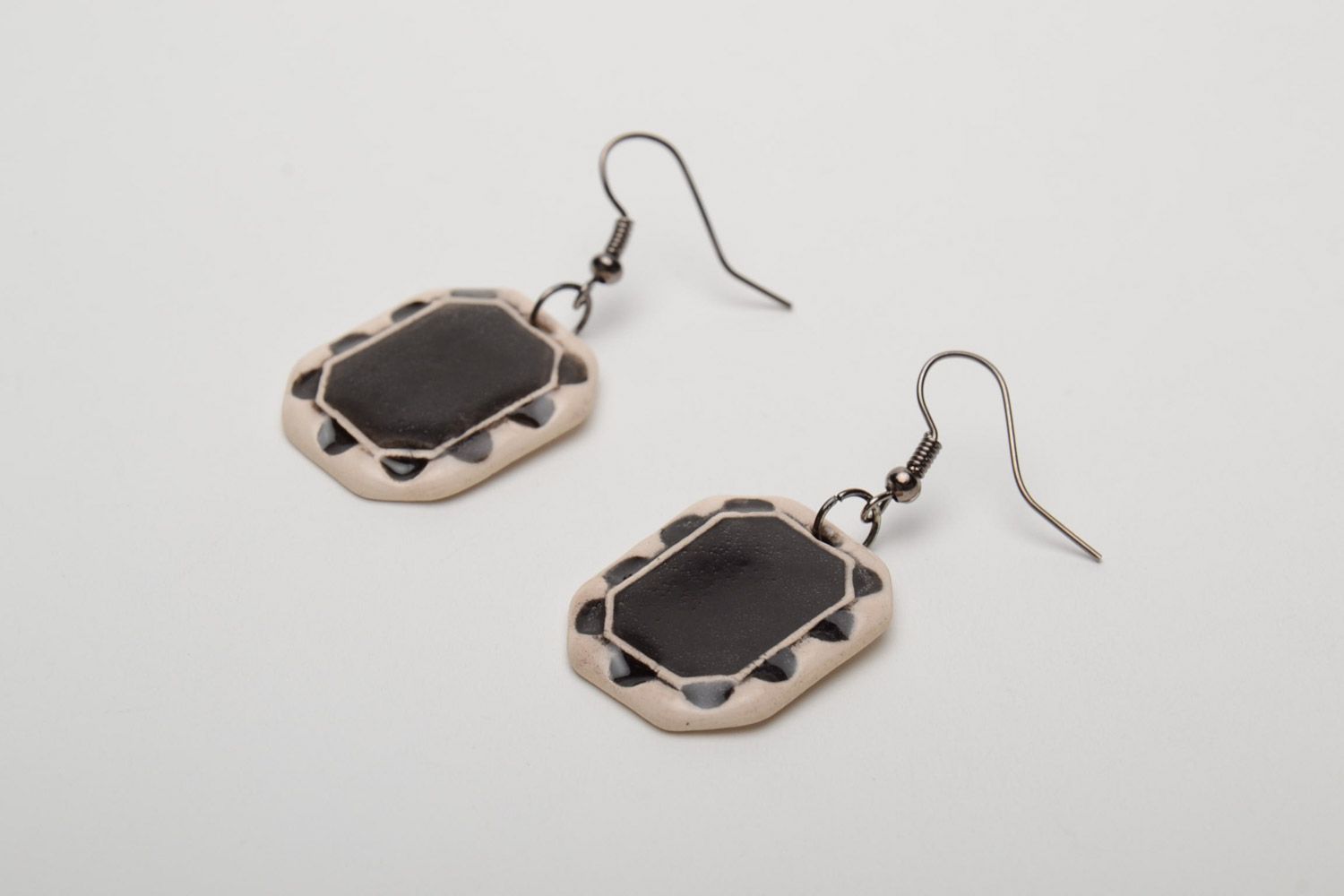 Massive einfache handgemachte Ohrringe aus Ton mit Emaille in Ofen gebrannt foto 3