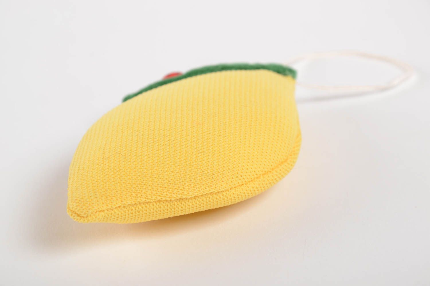 Мягкая подушечка для иголок в виде лимона из искусственных тканей ручная работа фото 4
