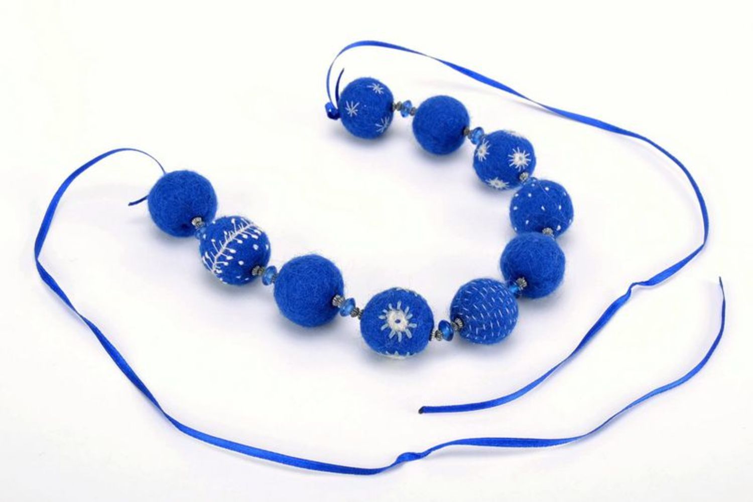 Blaue Perlenkette aus 100  Wolle foto 4