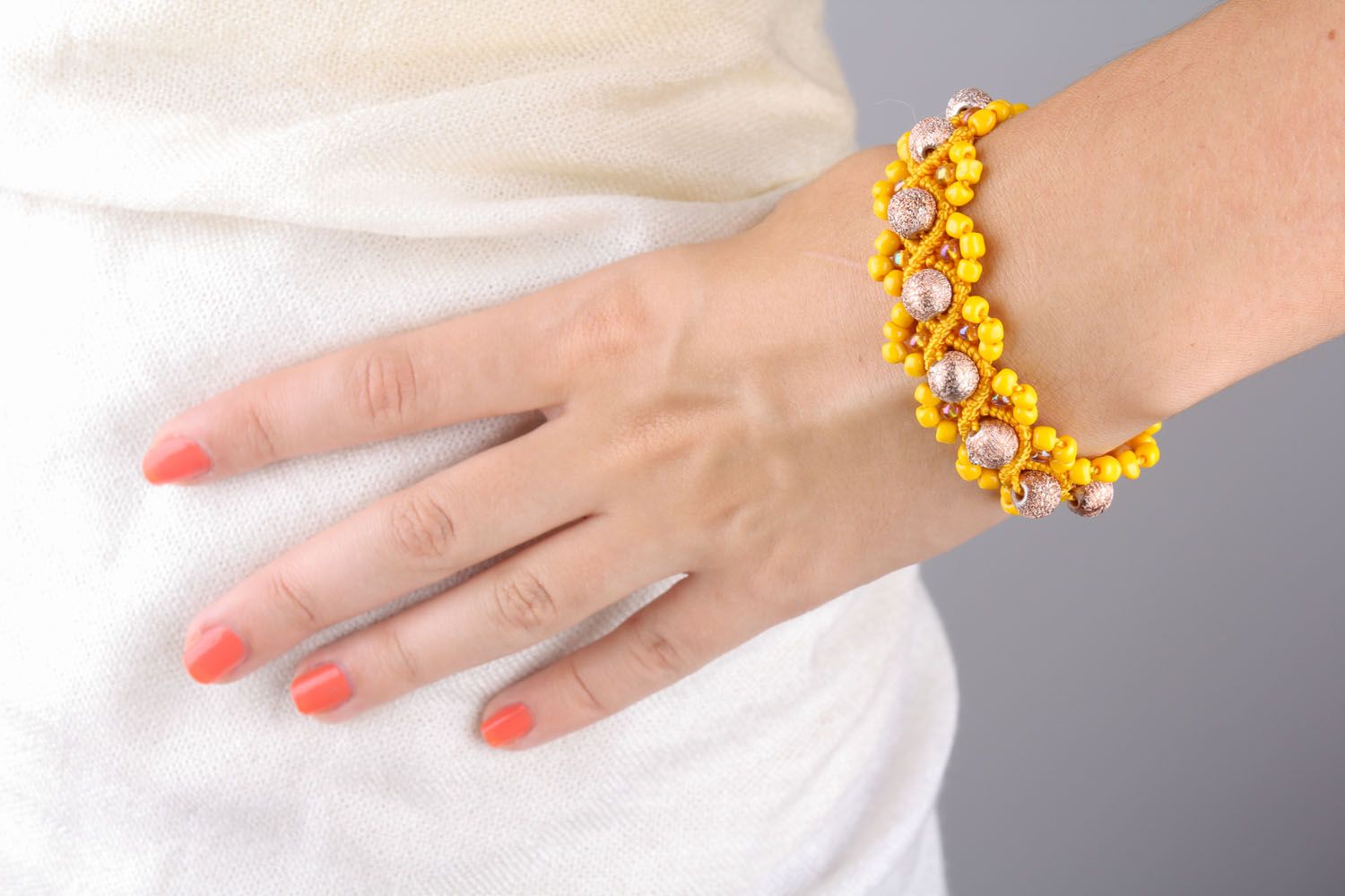 Bracelet tressé avec perles de rocailles femme photo 1