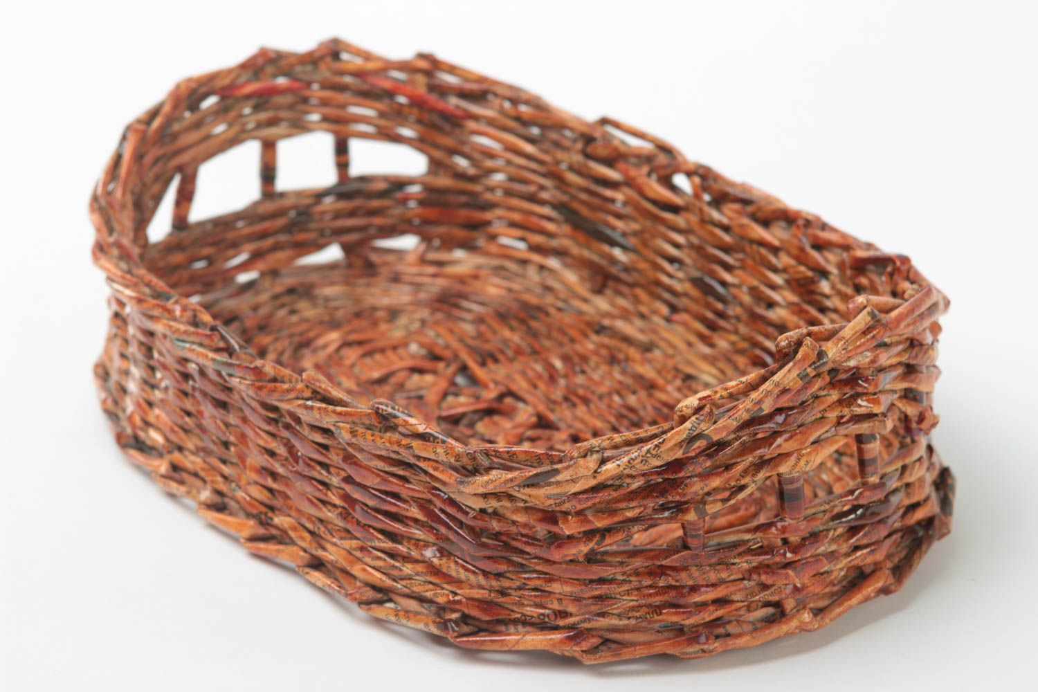 Декоративная овальная плетеная коробка из лозы ручной работы коричневого цвета фото 3